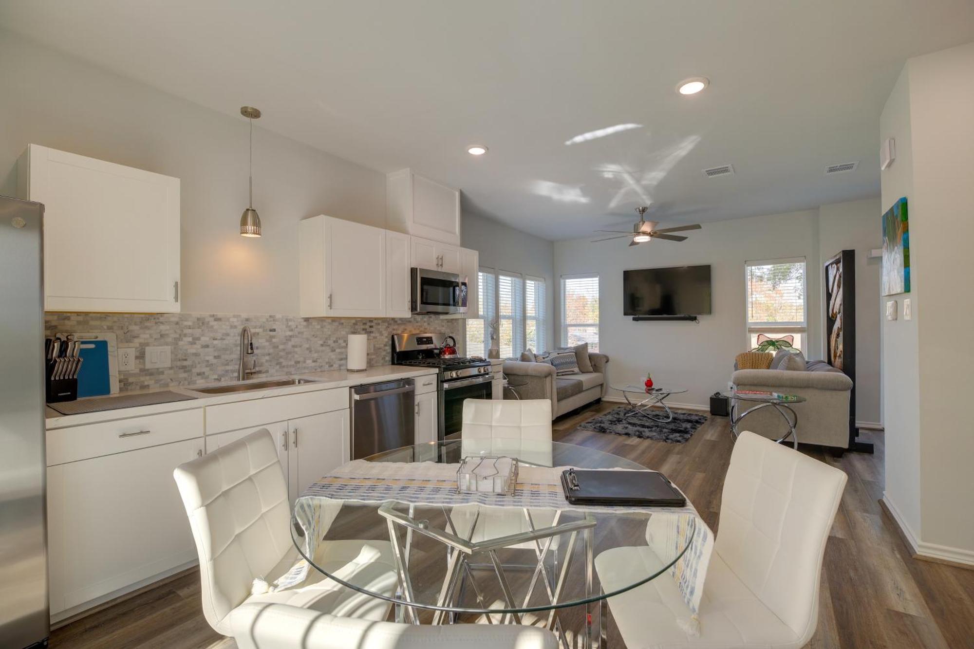 South Townhome With Patio And Gas Grill!