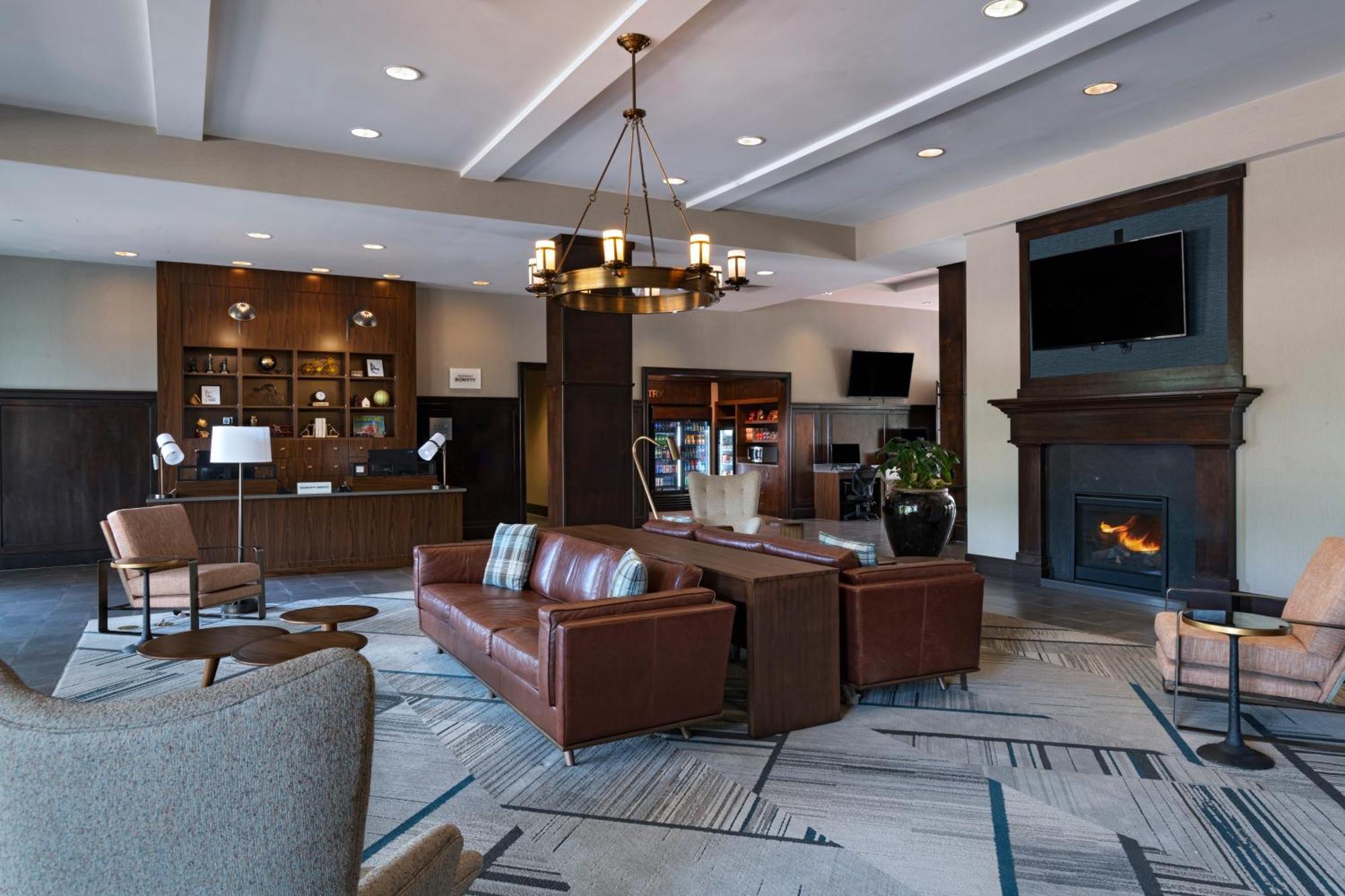 Four Points By Sheraton West