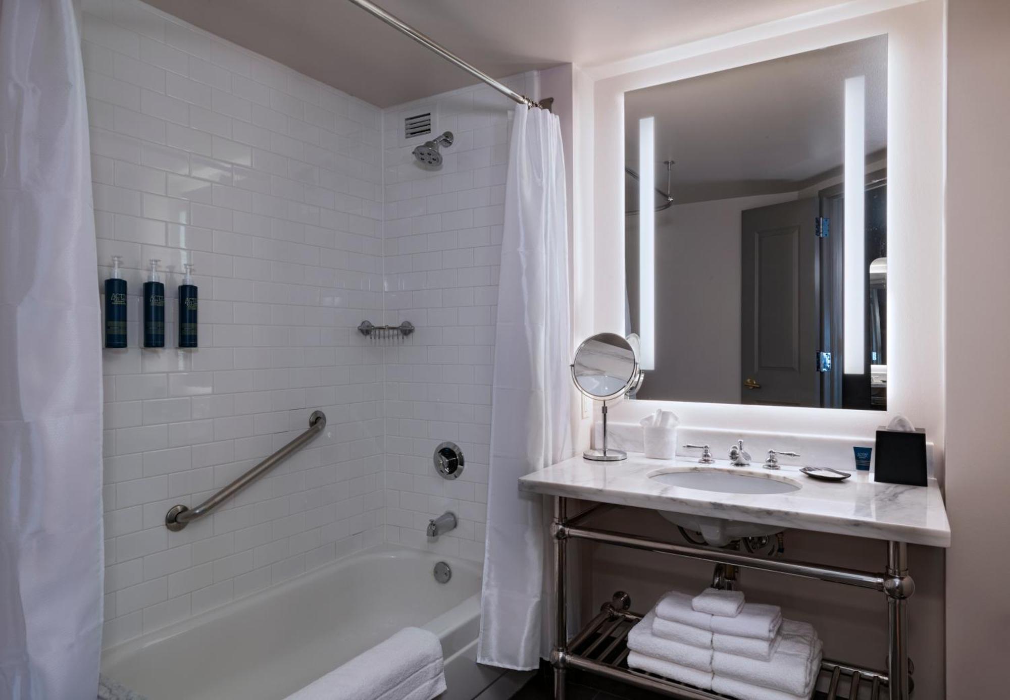 Four Points By Sheraton West 3*