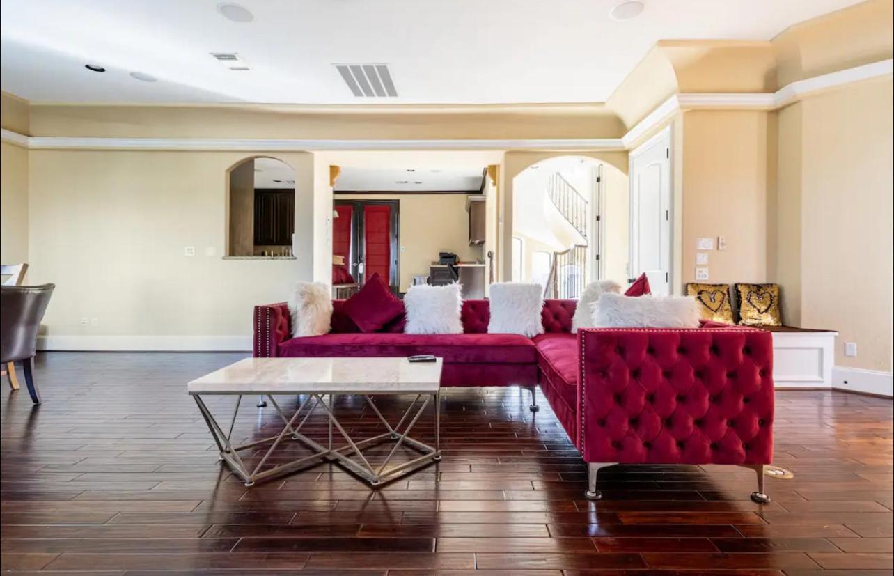 Adelina Mini-castle At Galleria With Heated Pool & Holiday home