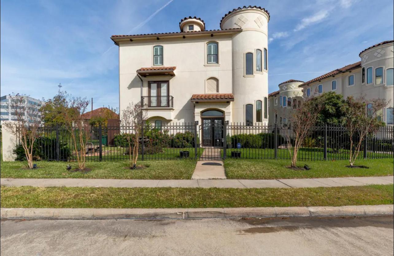 Holiday home Adelina Mini-castle At Galleria With Heated Pool & *