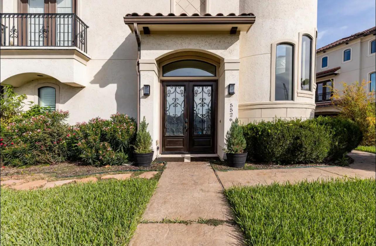Adelina Mini-castle At Galleria With Heated Pool & Holiday home Houston