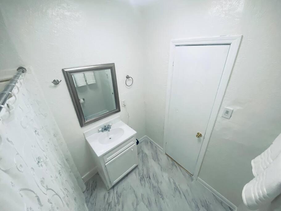Holistic Gem W/1gig Wi-fi & Free Parking *