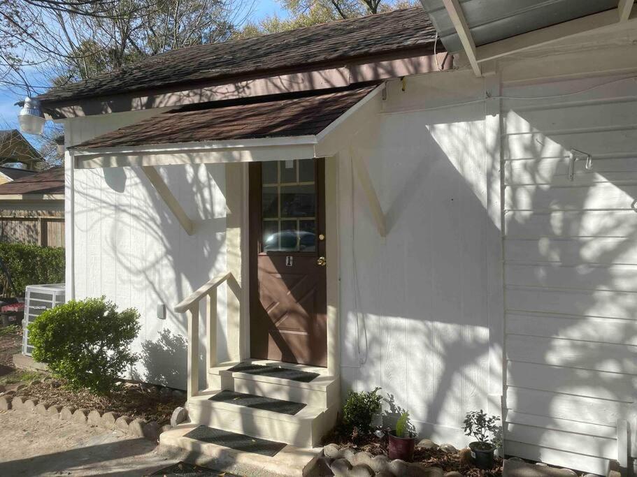 Holistic Gem W/1gig Wi-fi & Free Parking Guest house *
