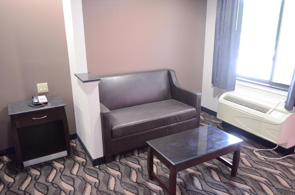 Palace Sam Race Park Motel 2*