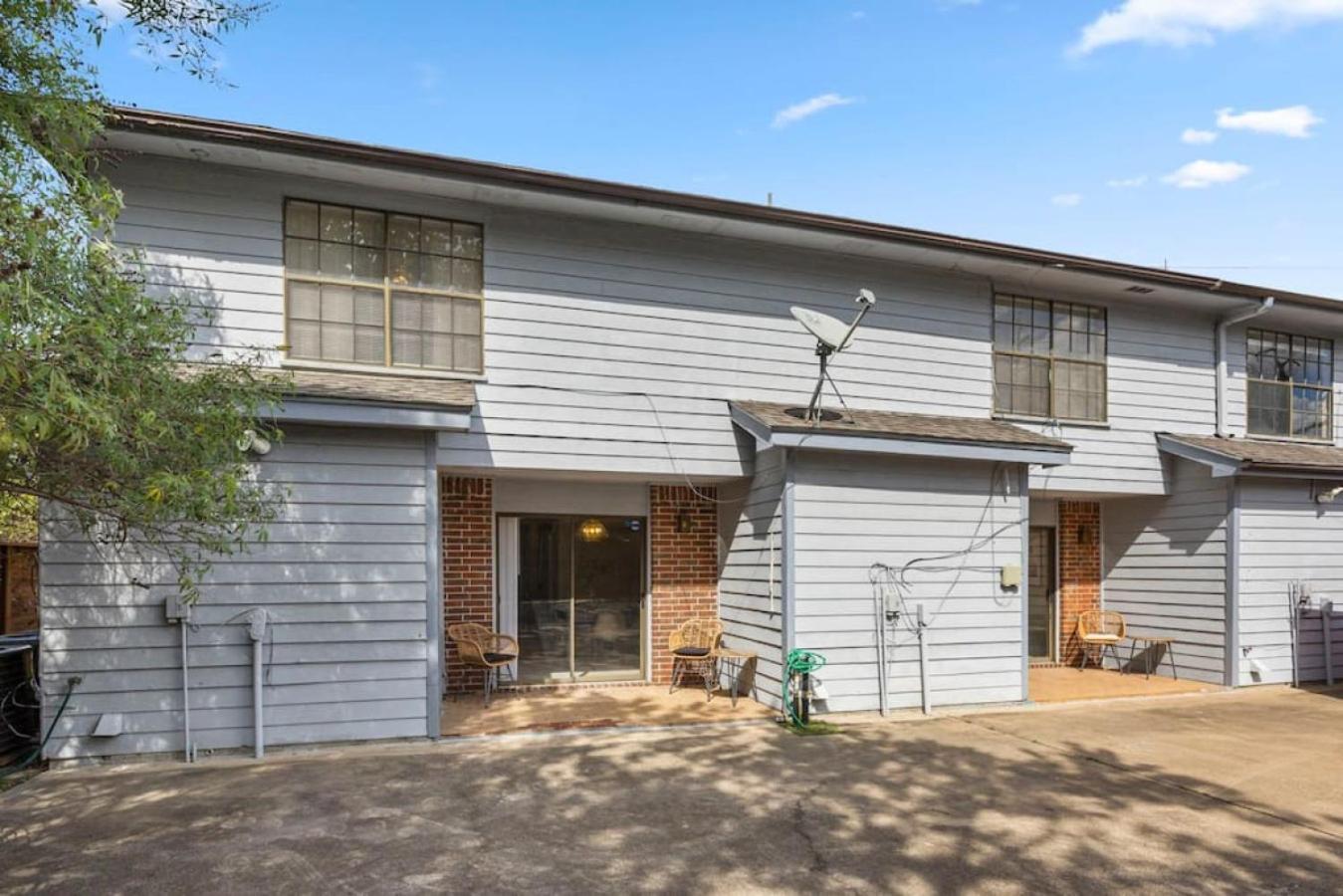 Holiday home Montrose Two Homes 4 Bedroom 3400sf Sleeps 20 Downtown Multiple Families *