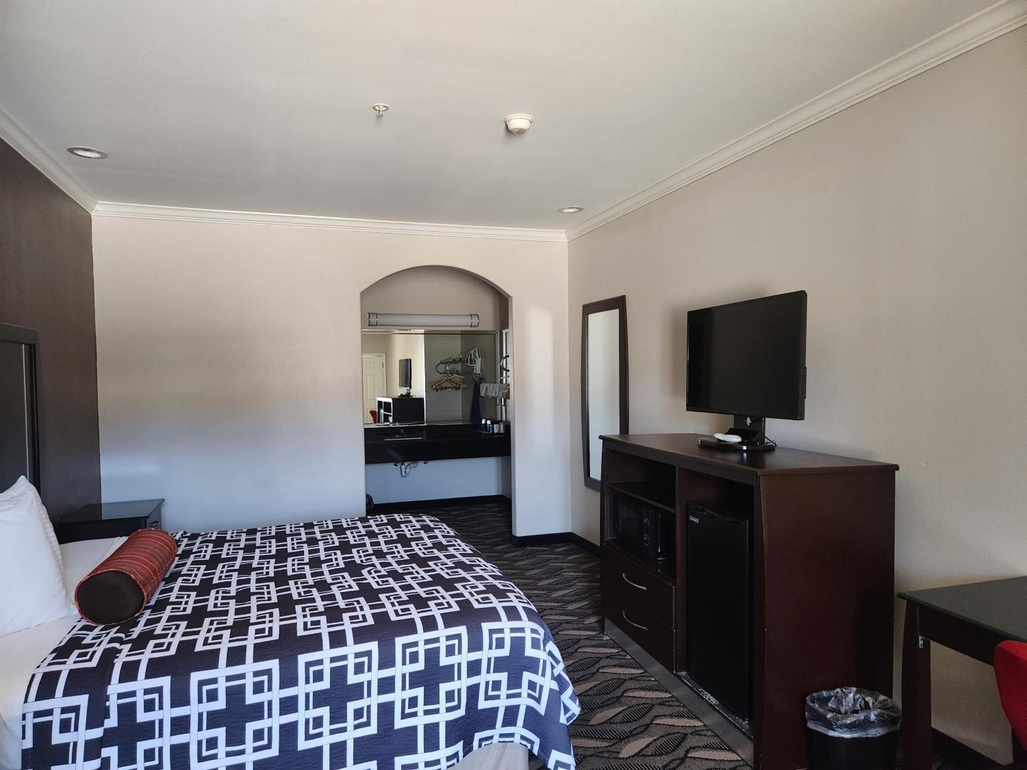 Hotel Palace Sam Race Park West Road 2*