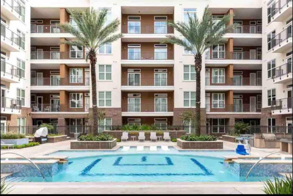 Htown Downtown Oasis Houston