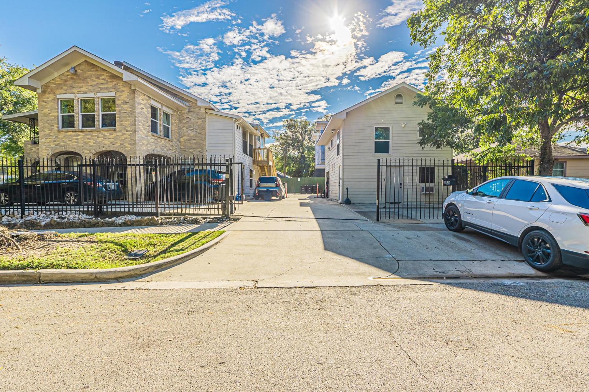 East Downtown Blue Dream Apartment