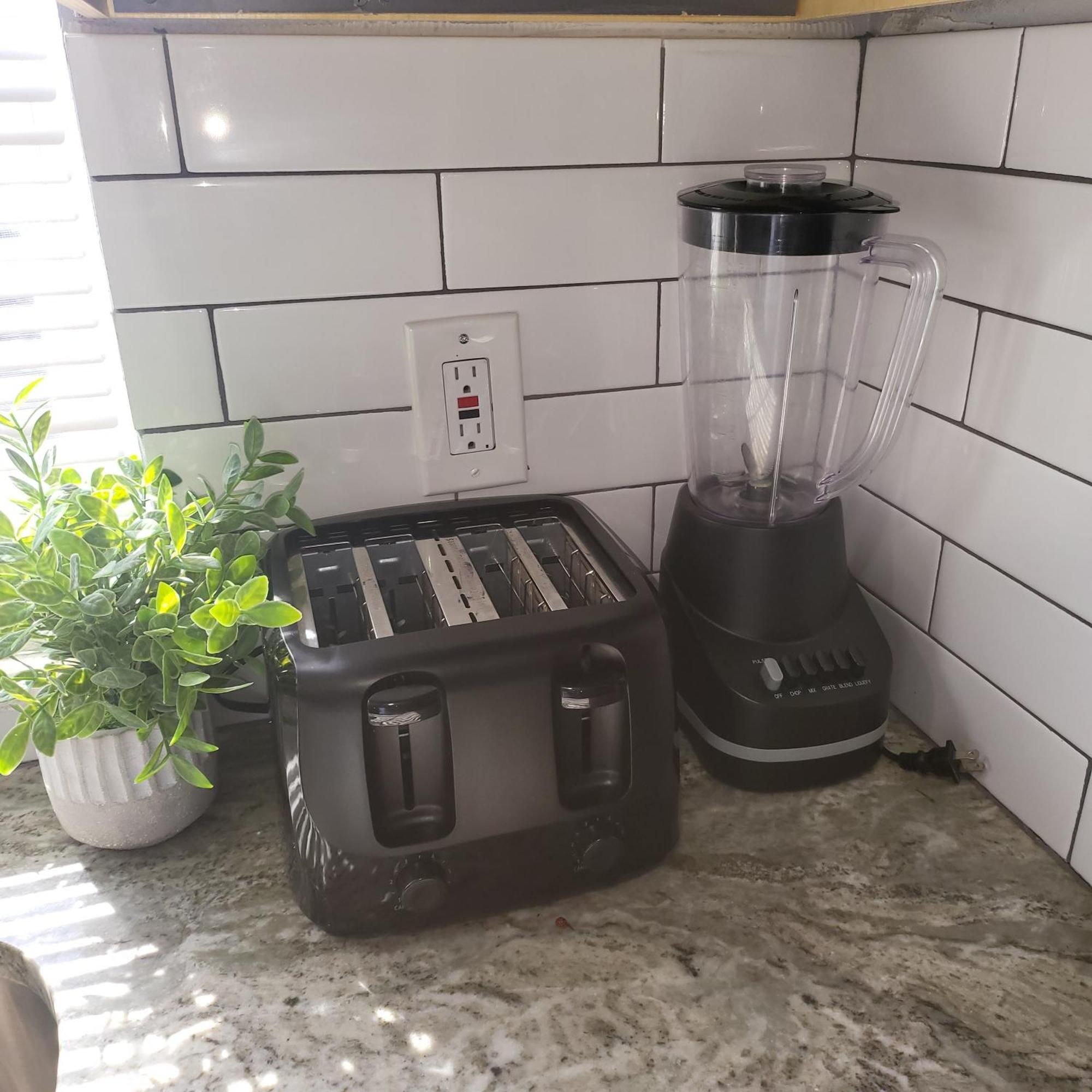 Super Cozy 2 Bedroom With Fast Wifi And Queen Bed Close To Downtown Houston!! *
