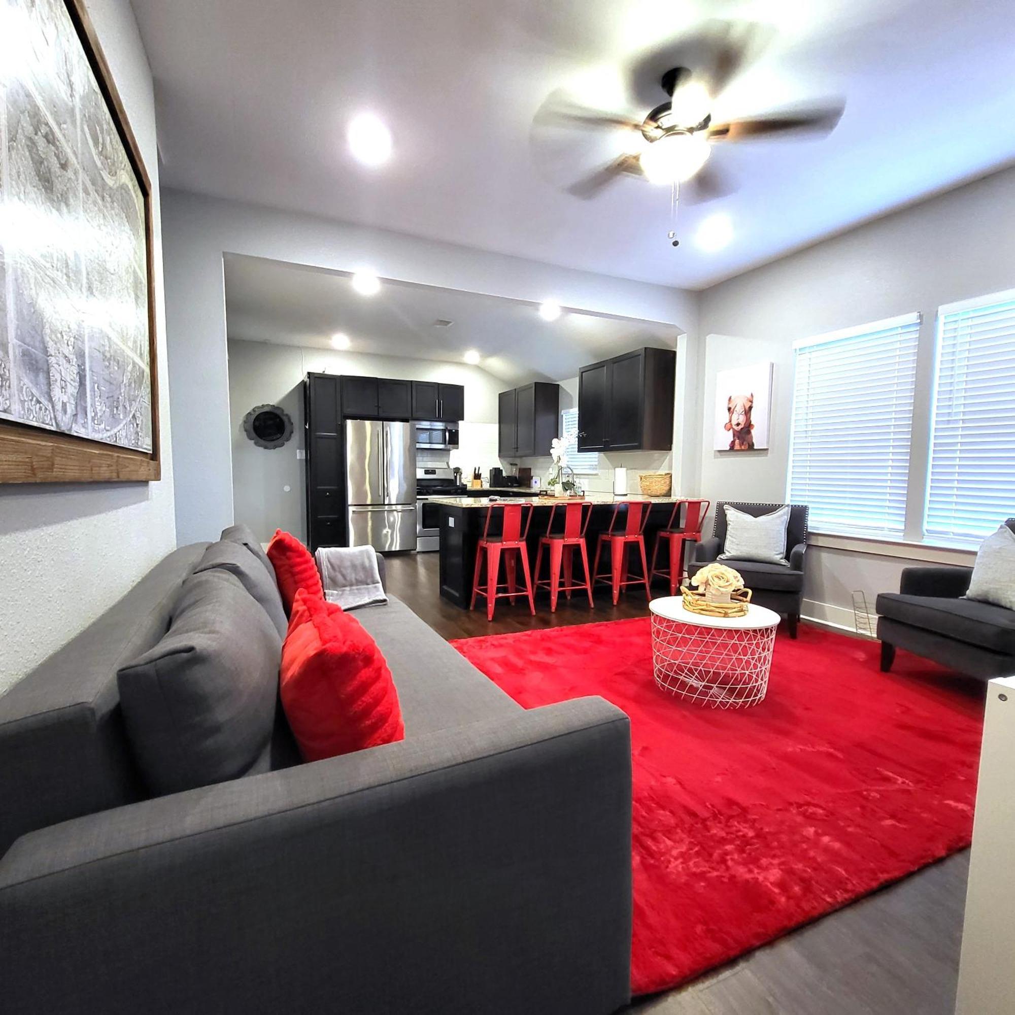Vibrant Vacation Escape With Fast Wifi And King Bed Close To Downtown Houston! Houston
