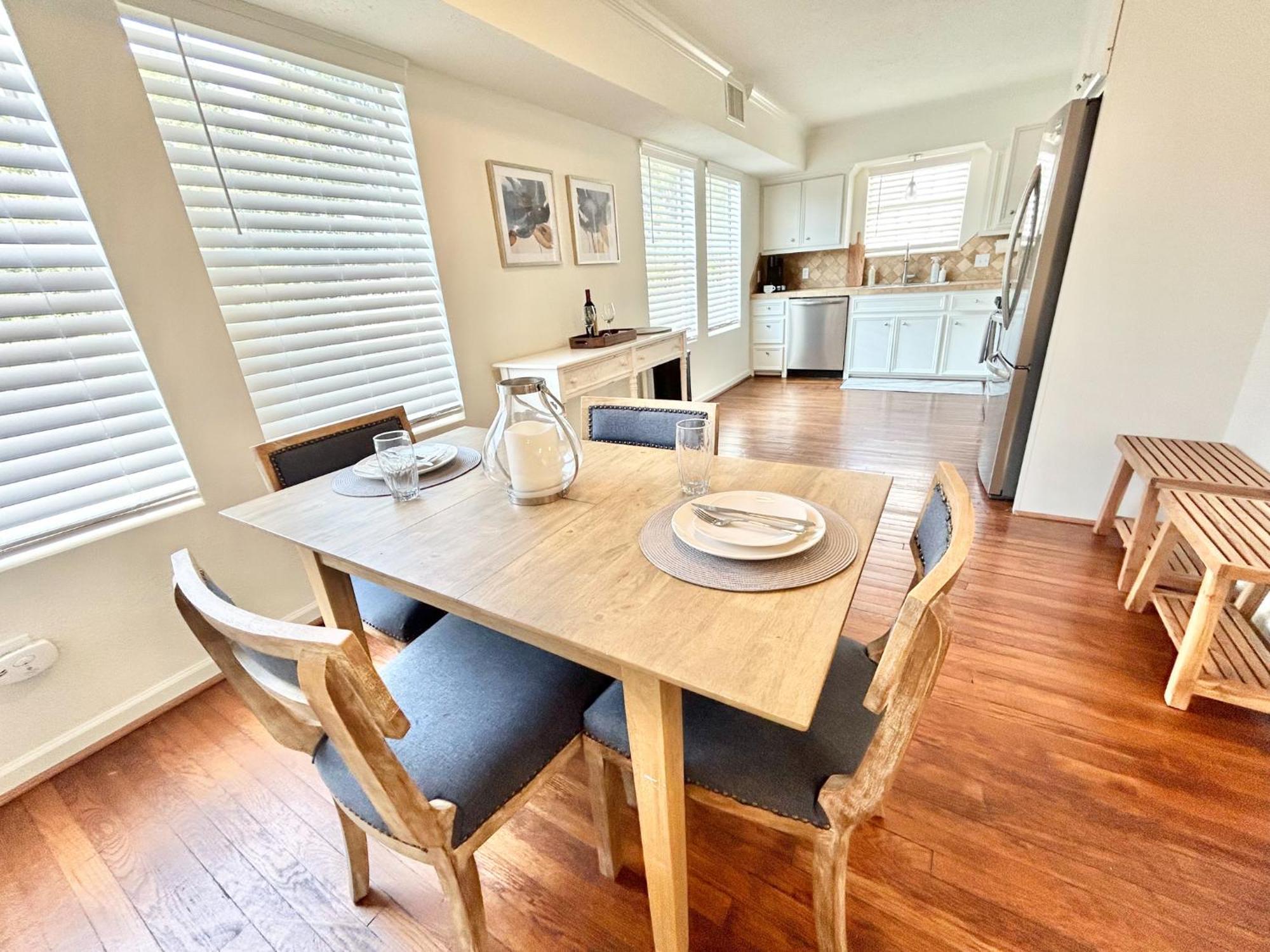Historic Heights End Of Summer Special Apartment