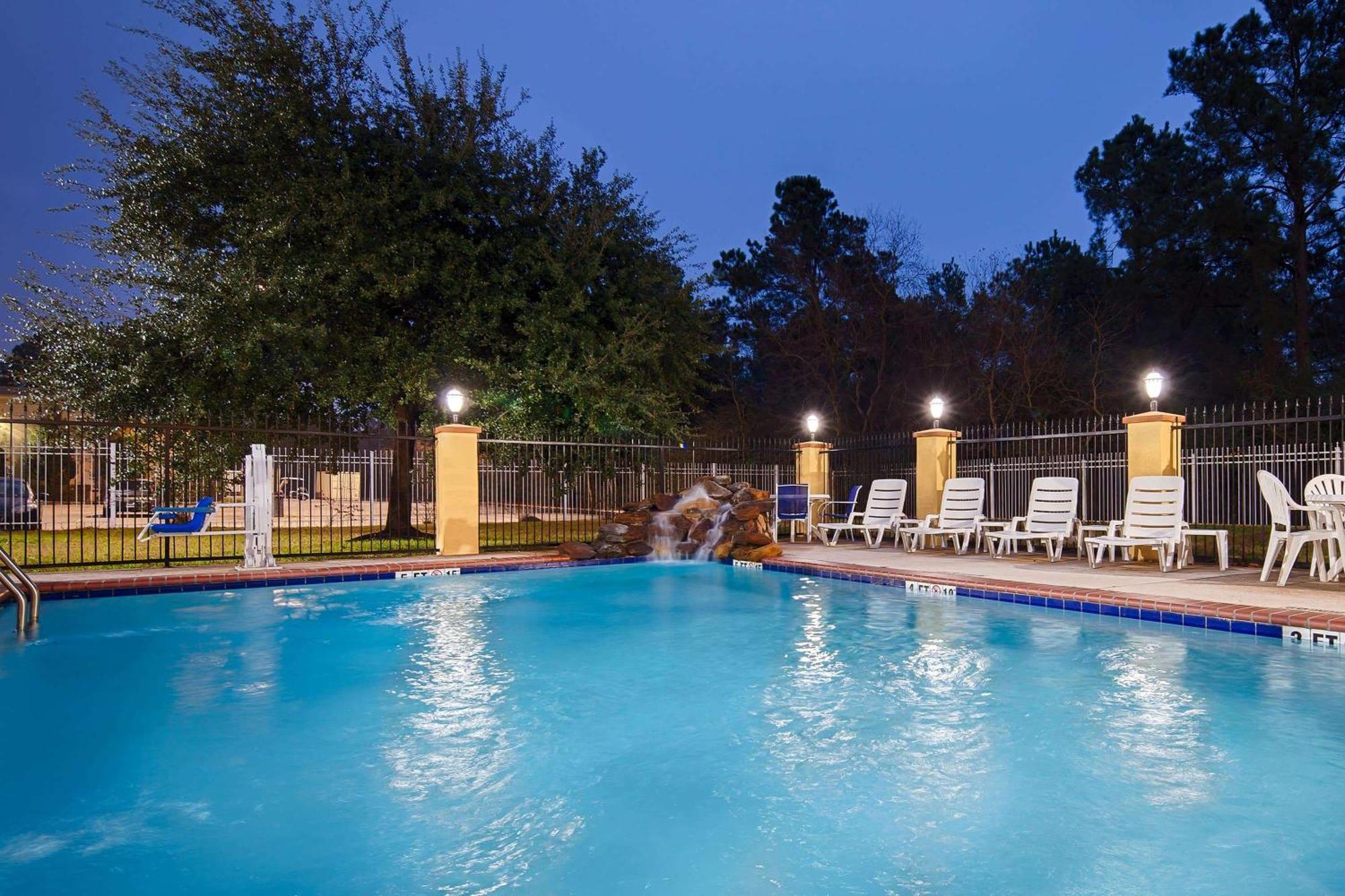 Days & By Wyndham Sam Tollway Hotel 3*