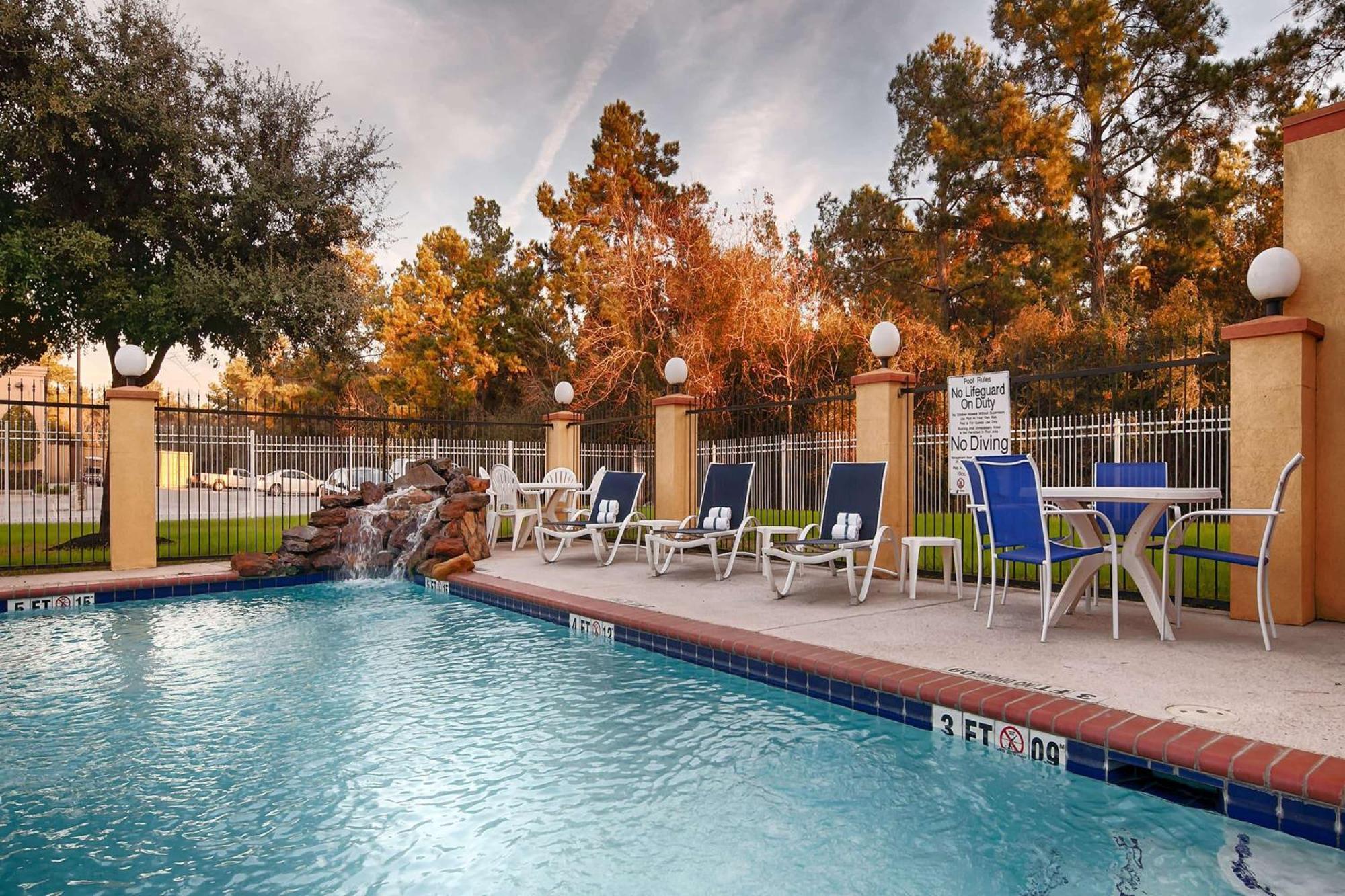 Days & By Wyndham Sam Tollway