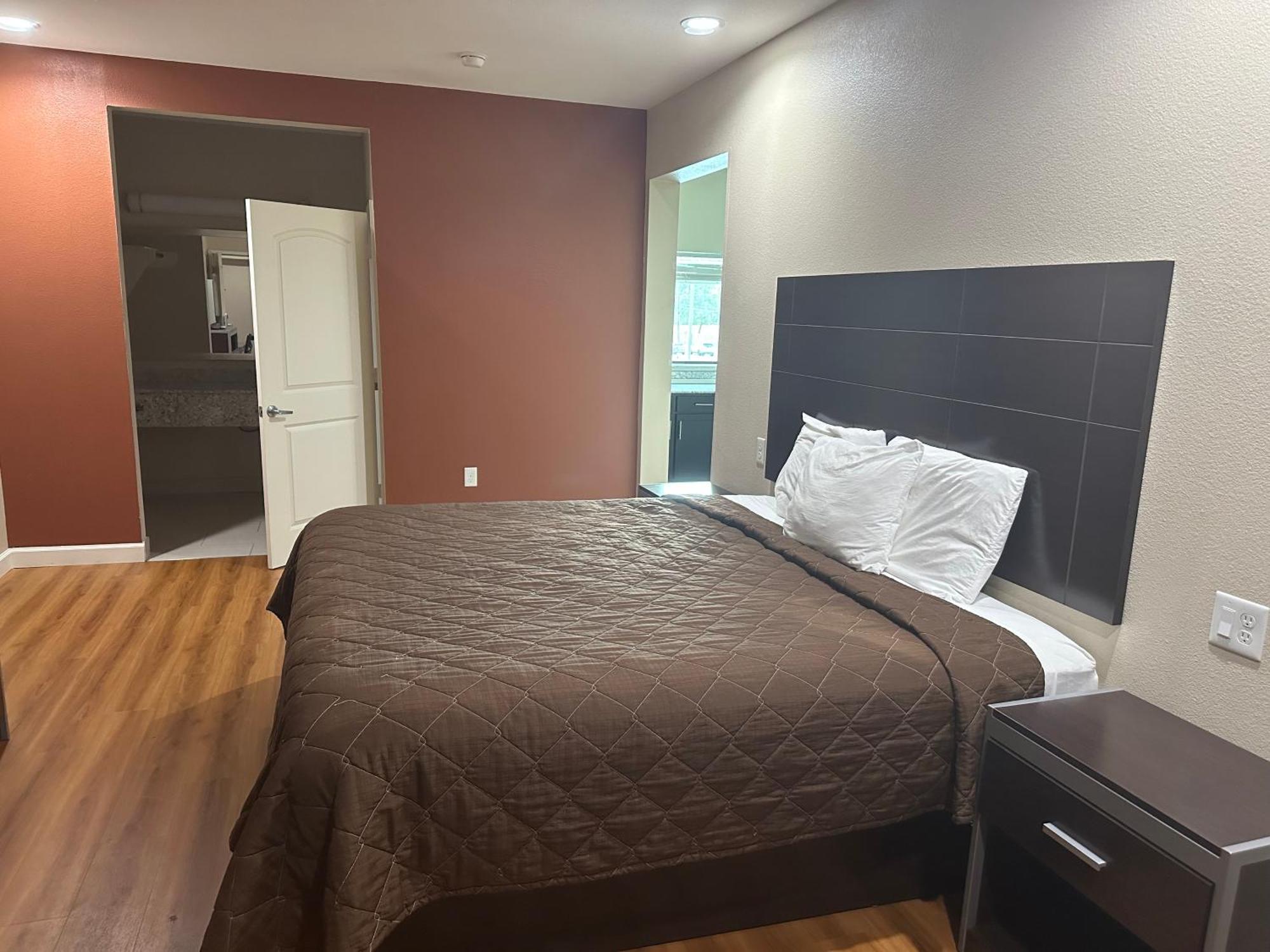 Hotel Palace 290 & Jones Rd 2*