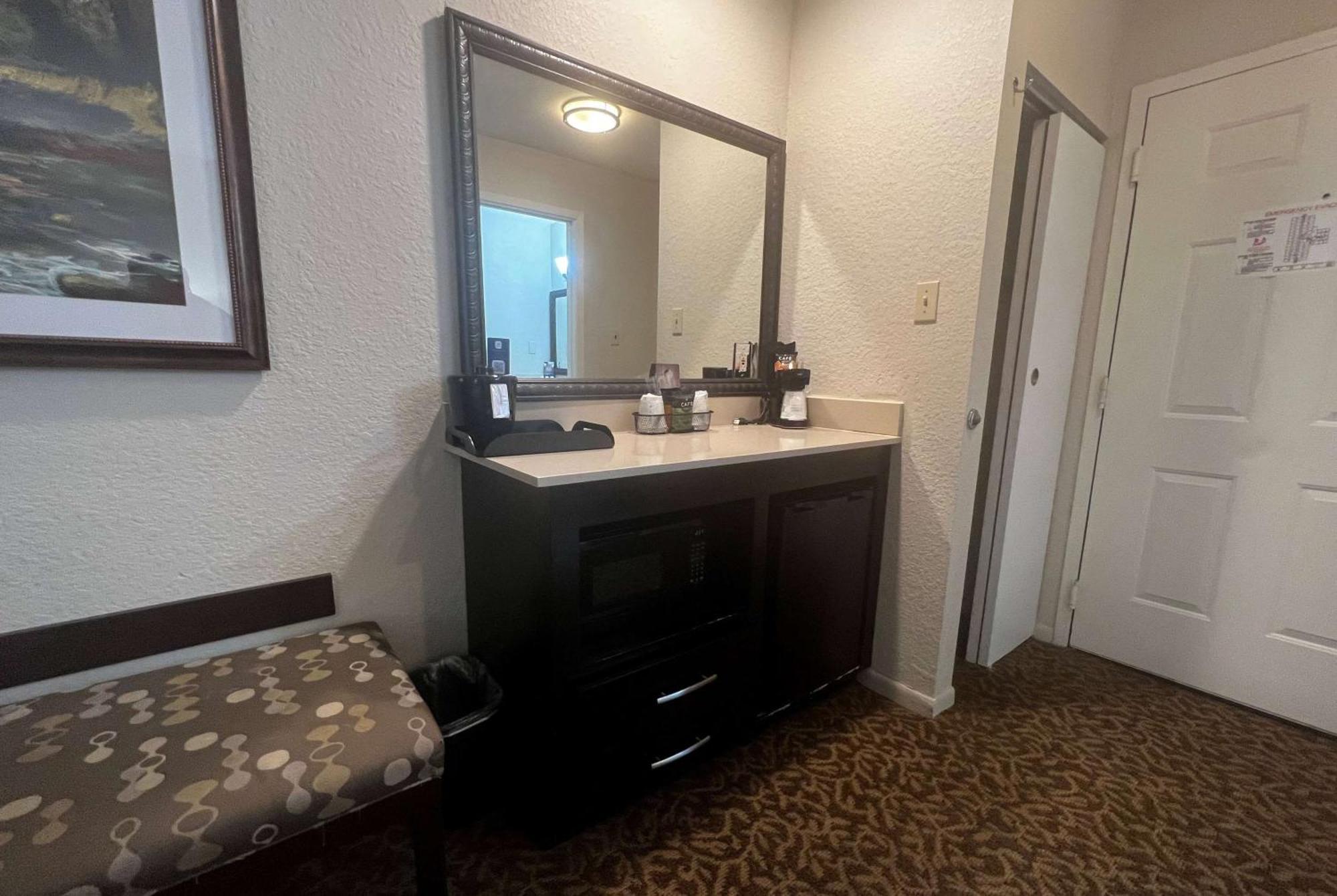 Hotel Baymont By Wyndham Houston/westchase