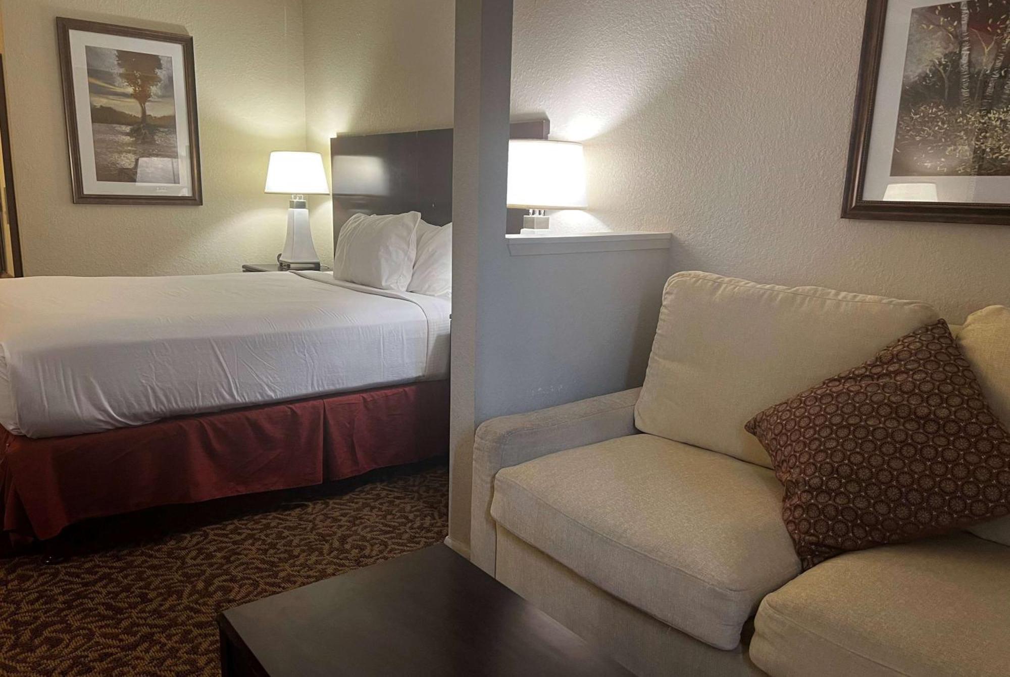 Hotel Baymont By Wyndham Houston/westchase Houston