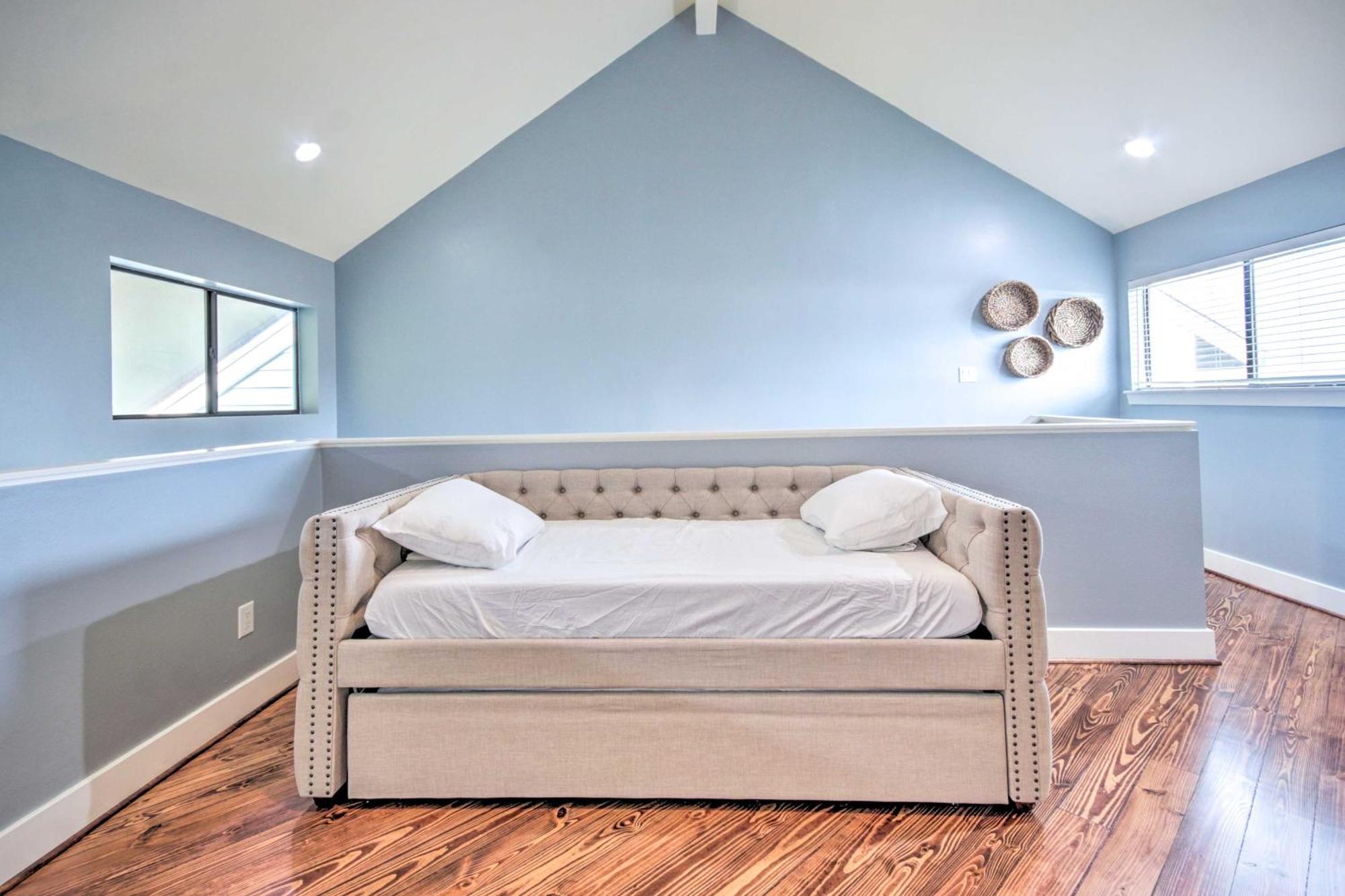 Spacious Eado Getaway Less Than 1 Mi To Toyota Center! Holiday home