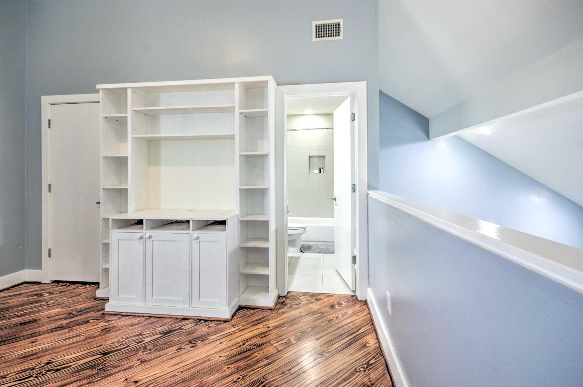 Holiday home Spacious Eado Getaway Less Than 1 Mi To Toyota Center!