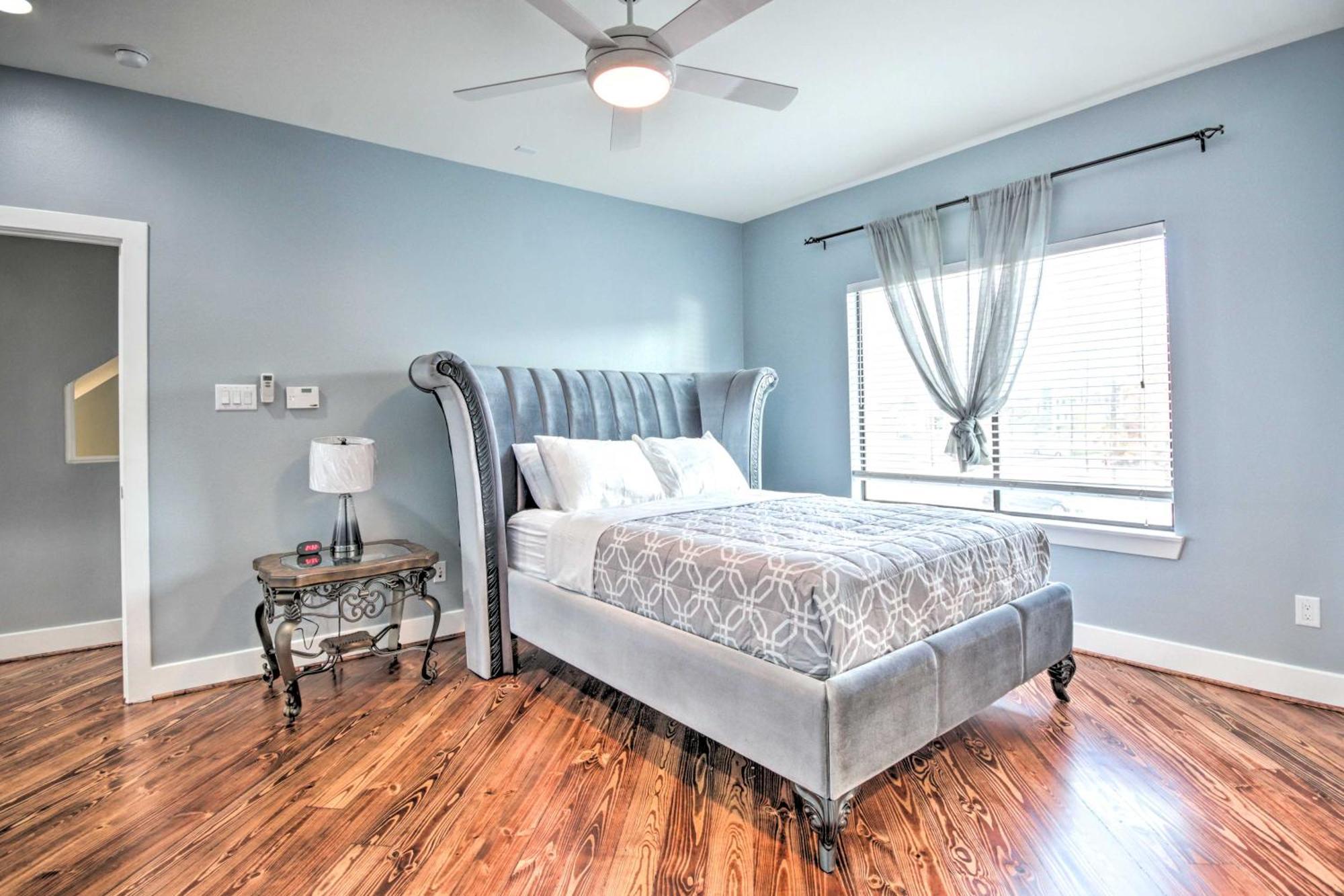 Holiday home Spacious Eado Getaway Less Than 1 Mi To Toyota Center!
