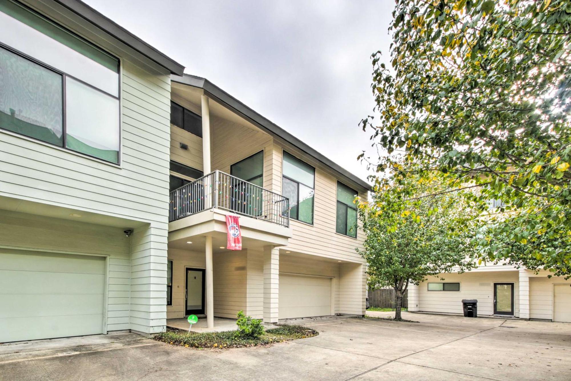 Holiday home Spacious Eado Getaway Less Than 1 Mi To Toyota Center!