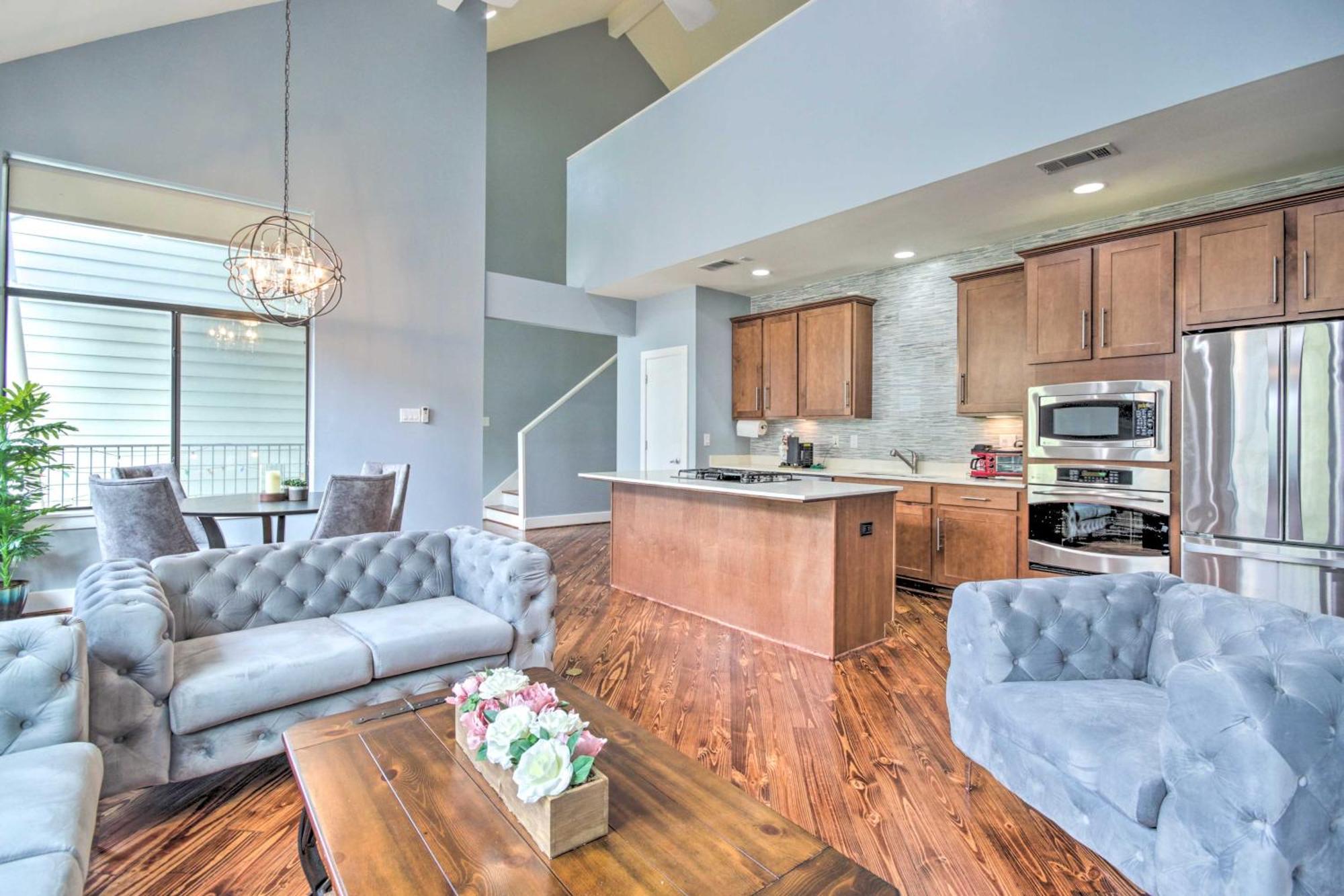 Holiday home Spacious Eado Getaway Less Than 1 Mi To Toyota Center!