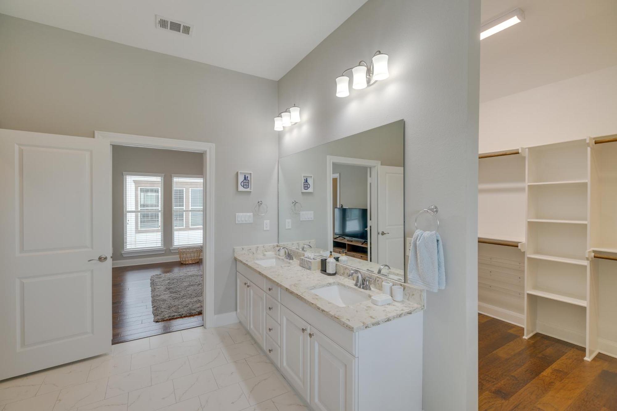 Spacious Townhome About 5 Mi To Downtown! Holiday home Houston
