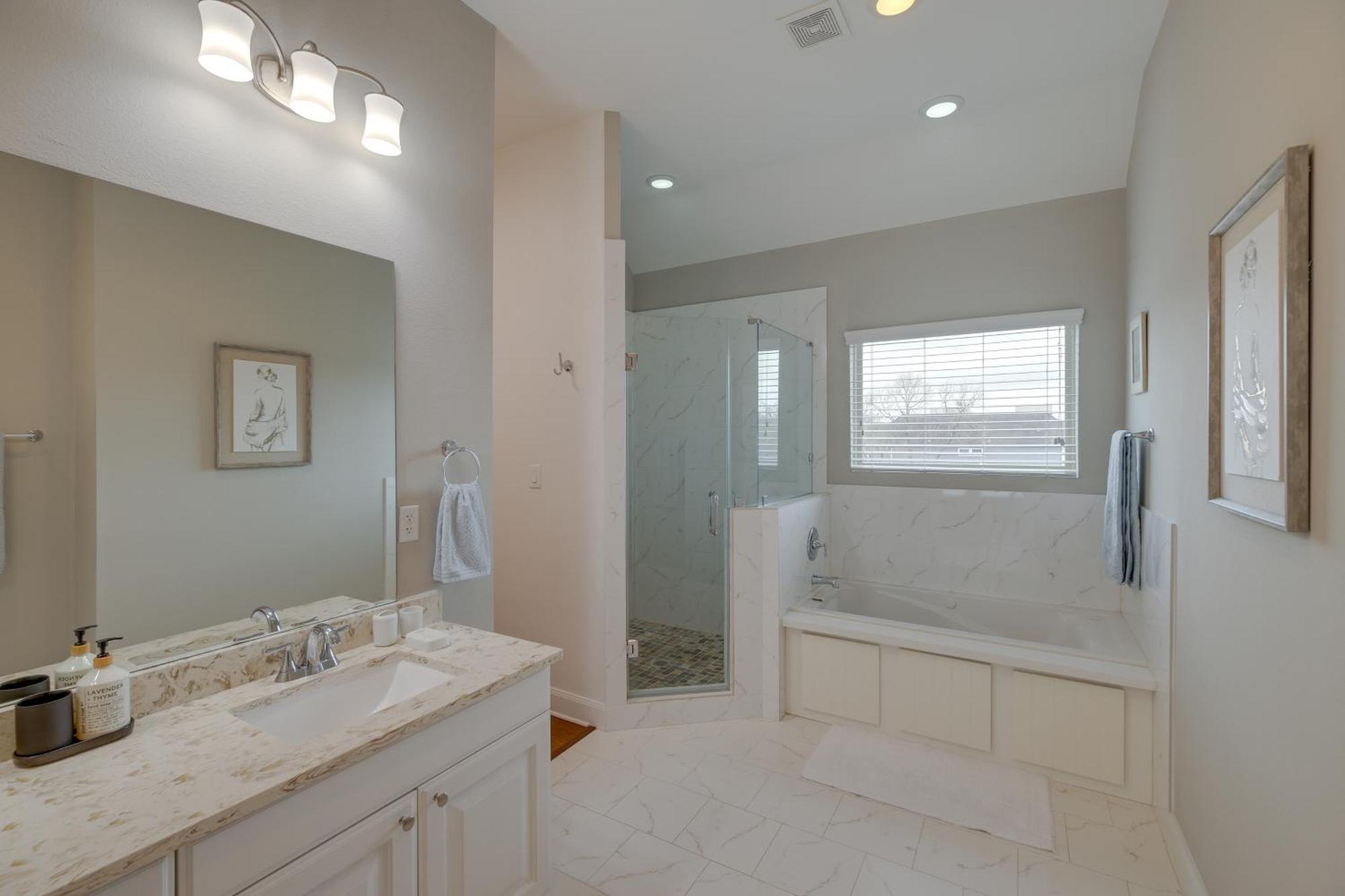 Spacious Townhome About 5 Mi To Downtown! Houston