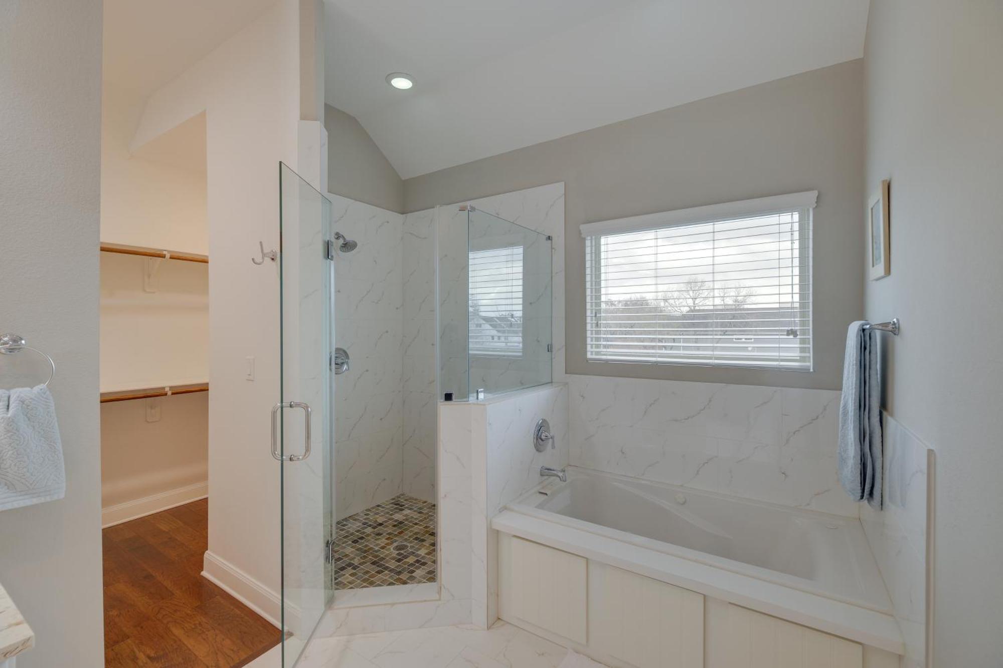 Spacious Townhome About 5 Mi To Downtown! Holiday home