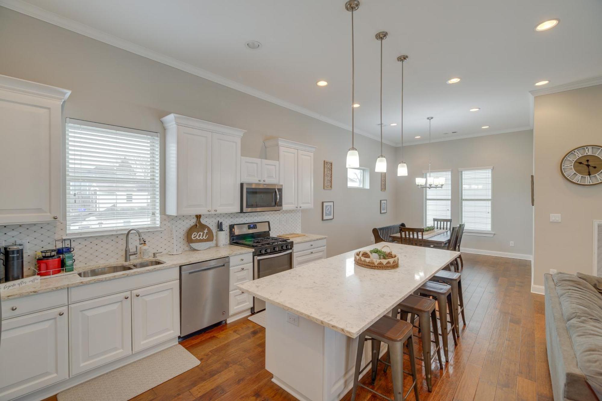 Spacious Townhome About 5 Mi To Downtown! Holiday home