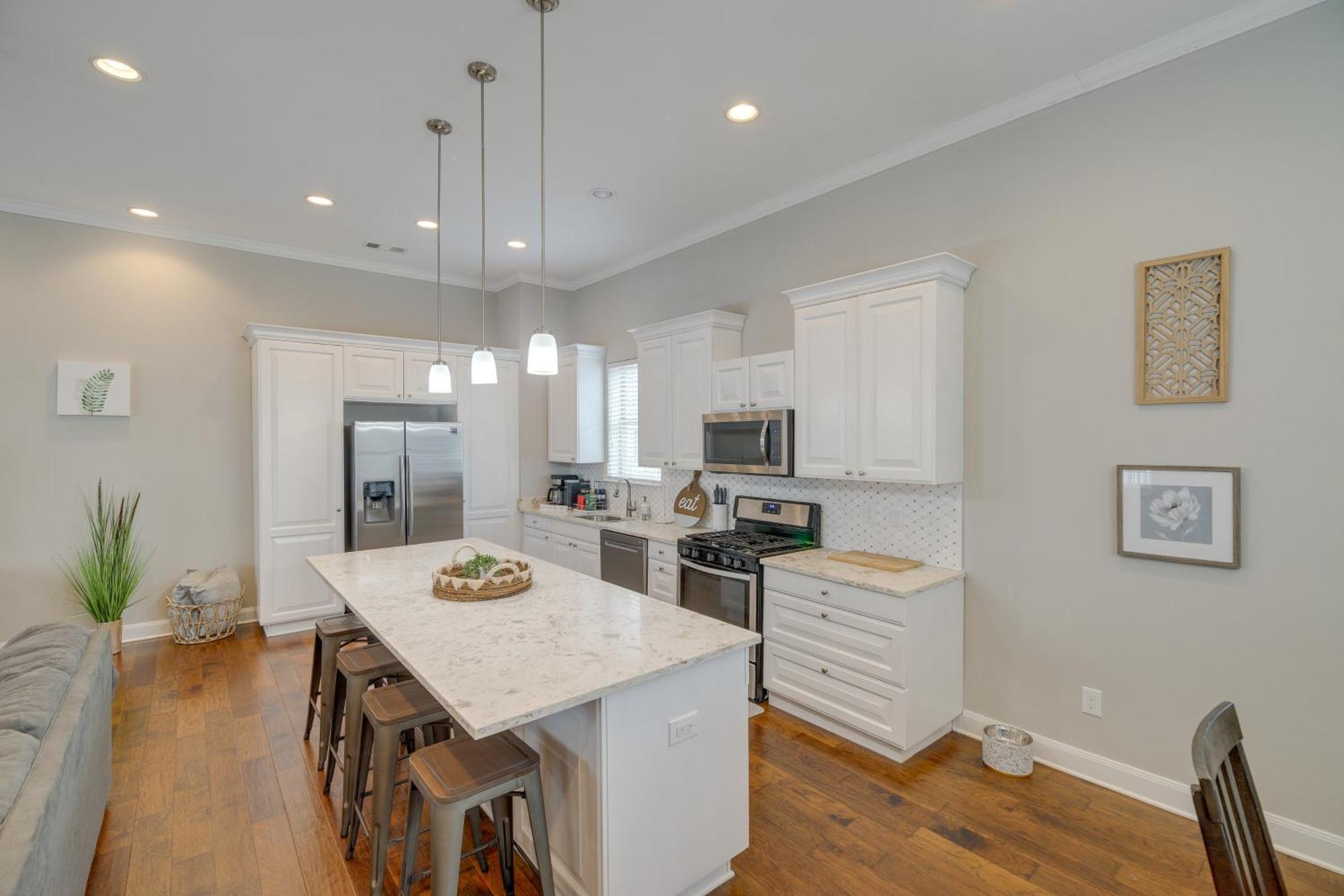 Spacious Townhome About 5 Mi To Downtown!
