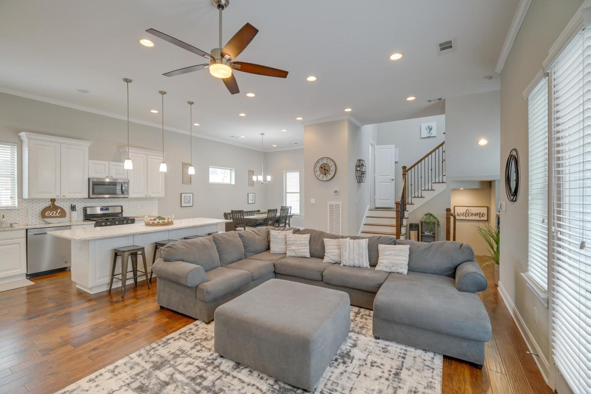 Spacious Townhome About 5 Mi To Downtown! Holiday home *