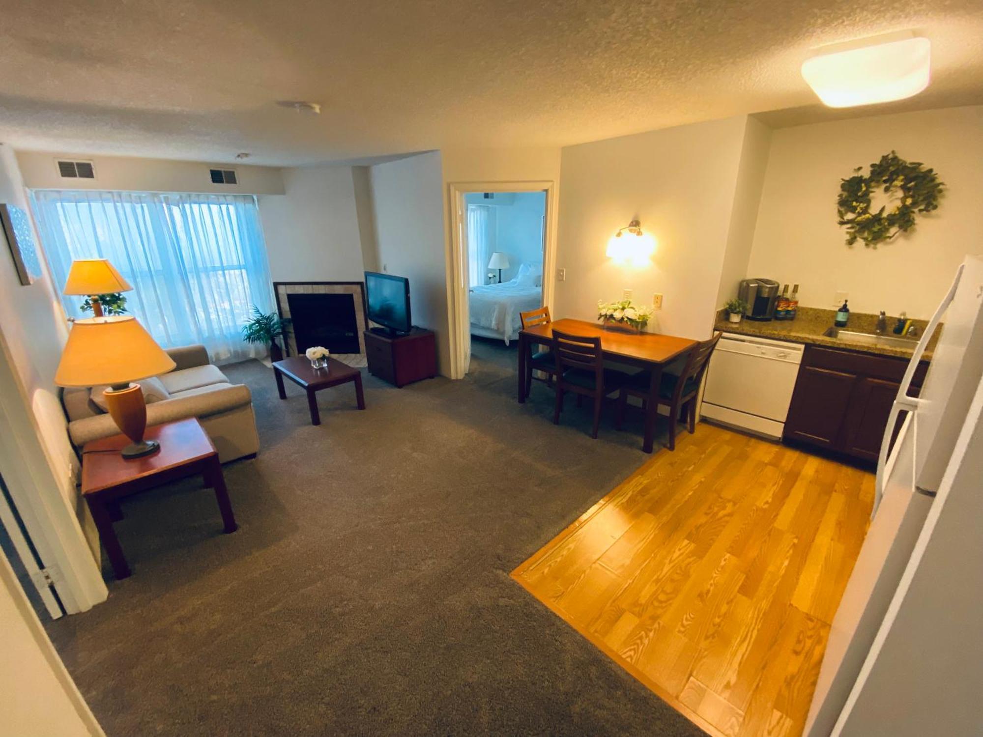 The Holistic Escape W/fast Wifi & Free Parking Apartment Houston