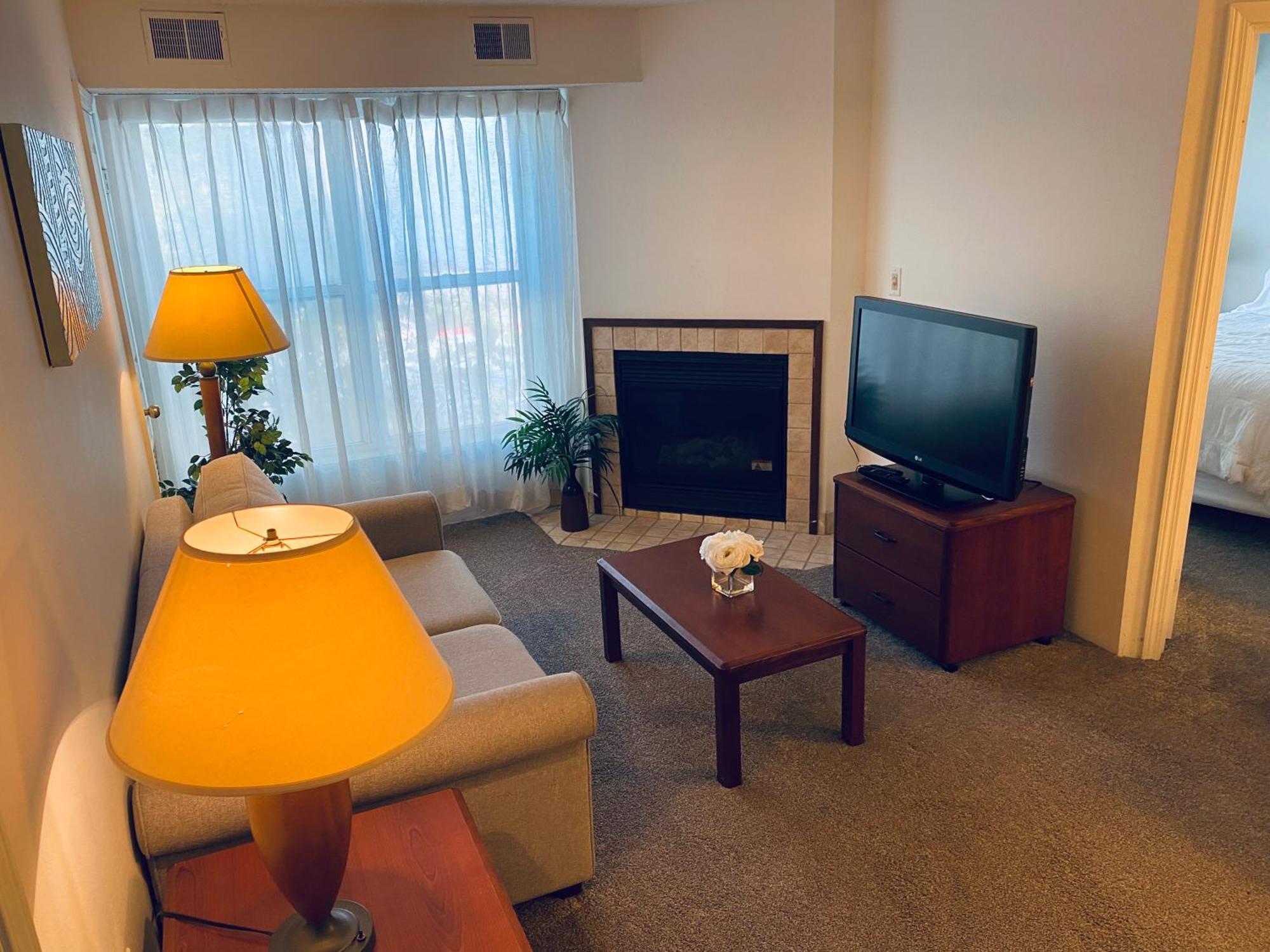 The Holistic Escape W/fast Wifi & Free Parking *
