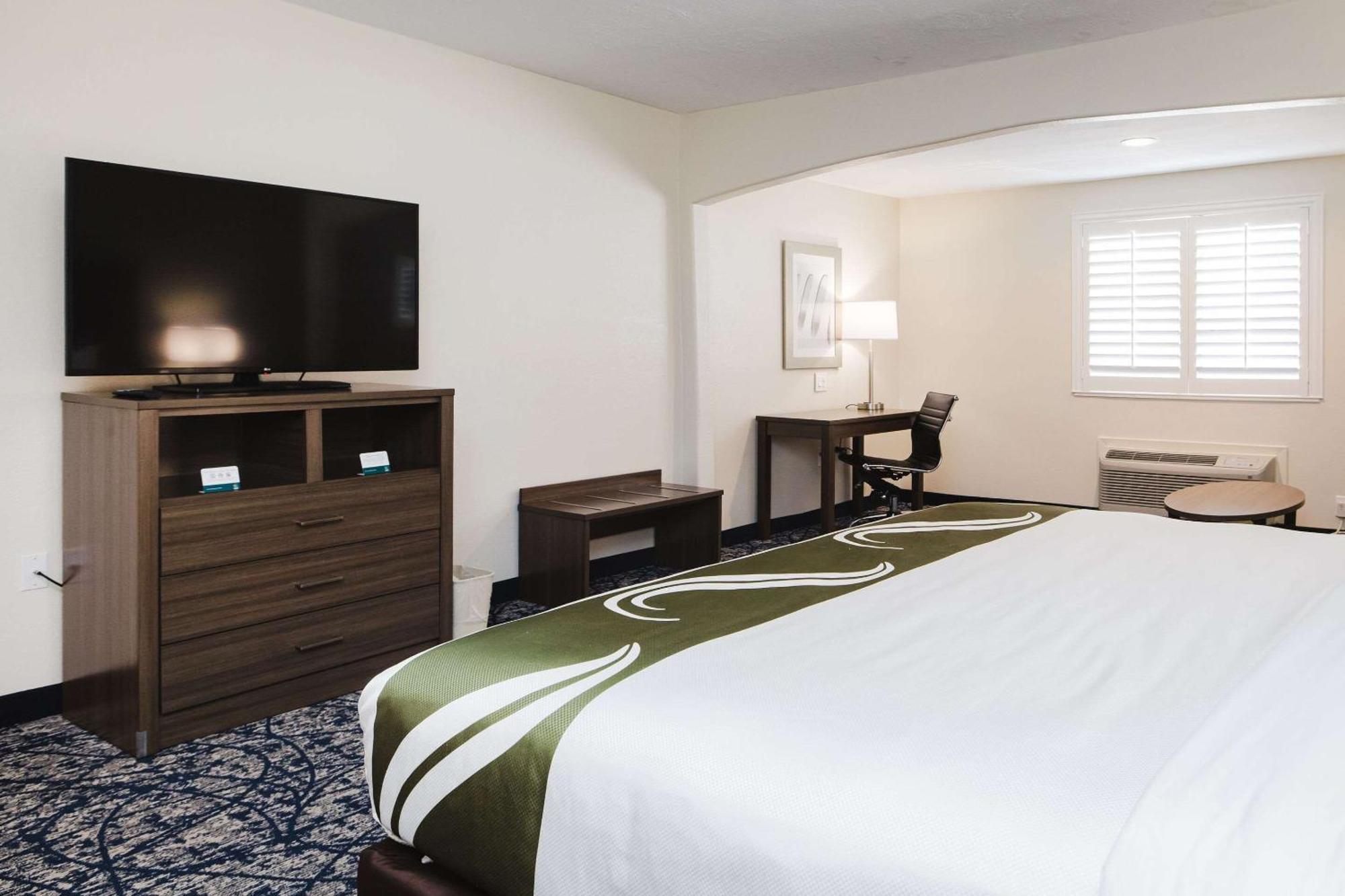 Quality Hobby Airport Hotel 2*