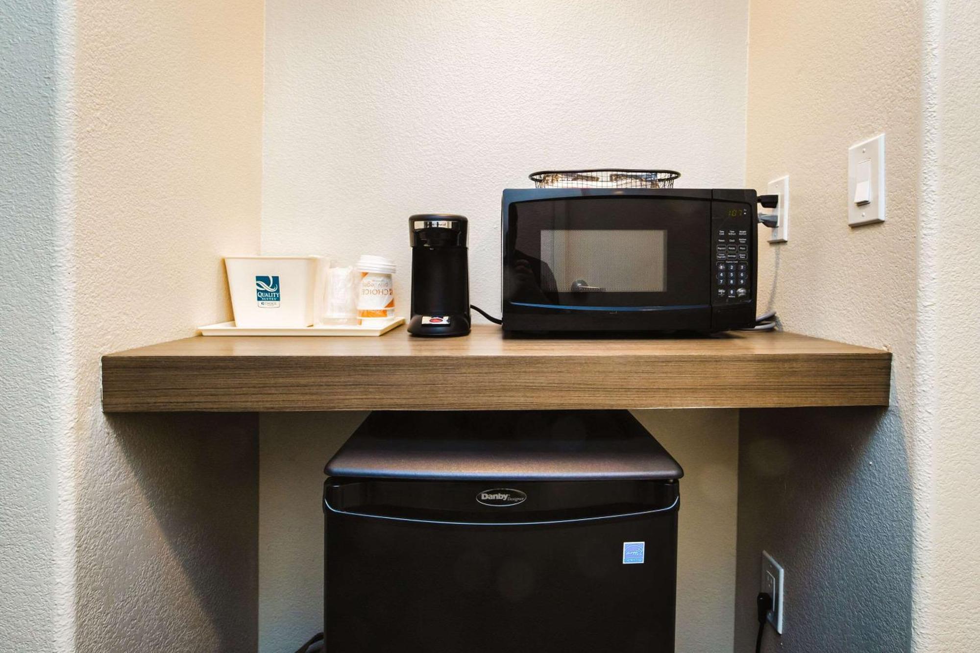 Hotel Quality Hobby Airport 2*