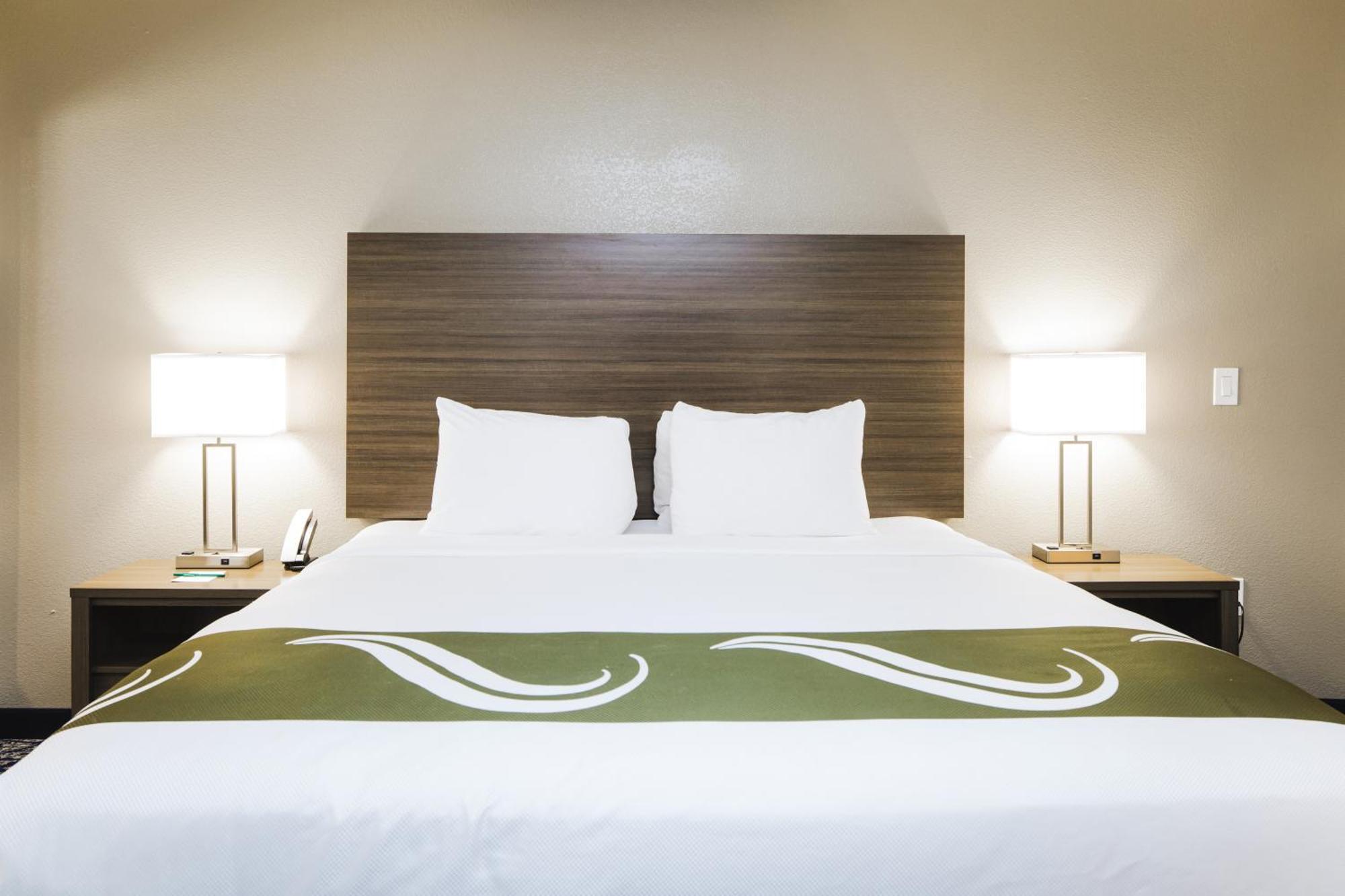 Hotel Quality Hobby Airport 2*