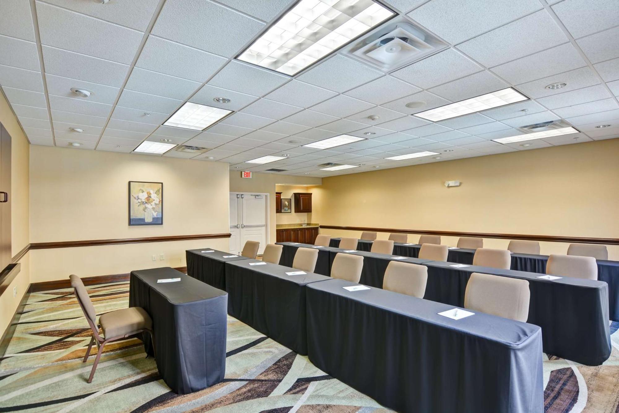 Hotel Homewood By Hilton West-energy Corridor 3*