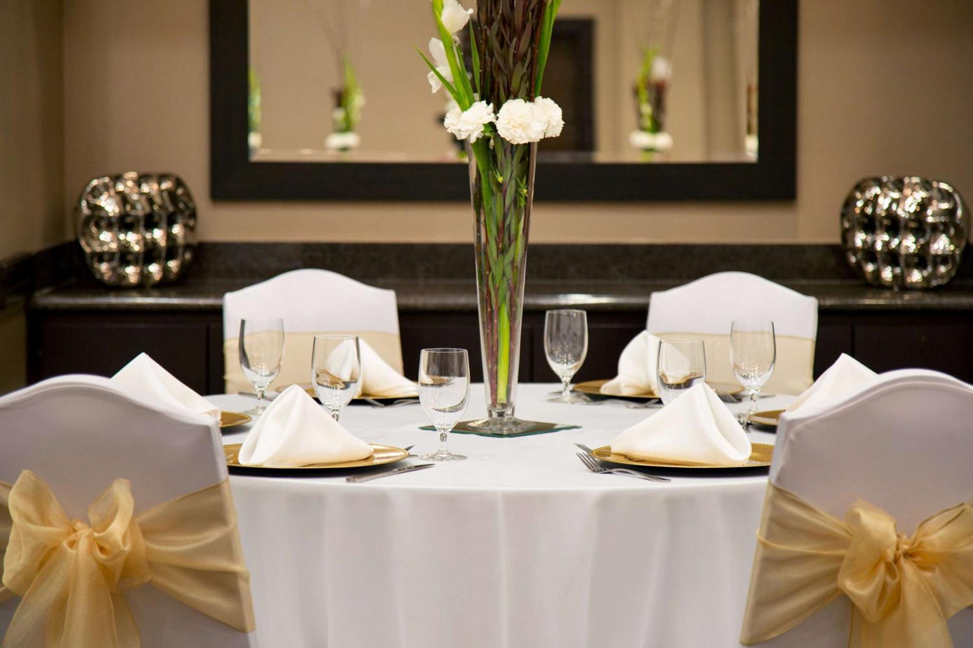 Hilton Garden Houston Nw America Plaza 3*