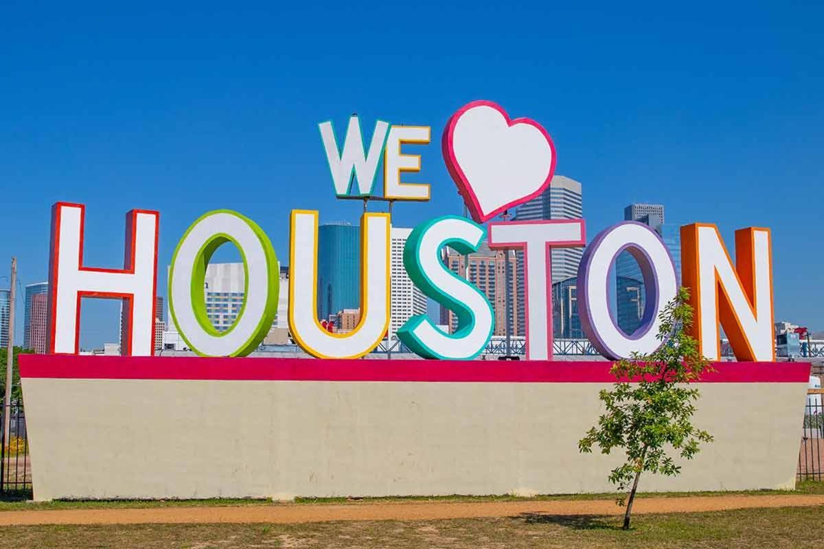 Your Warm Spacious Unit With Pool - Medical Center Houston