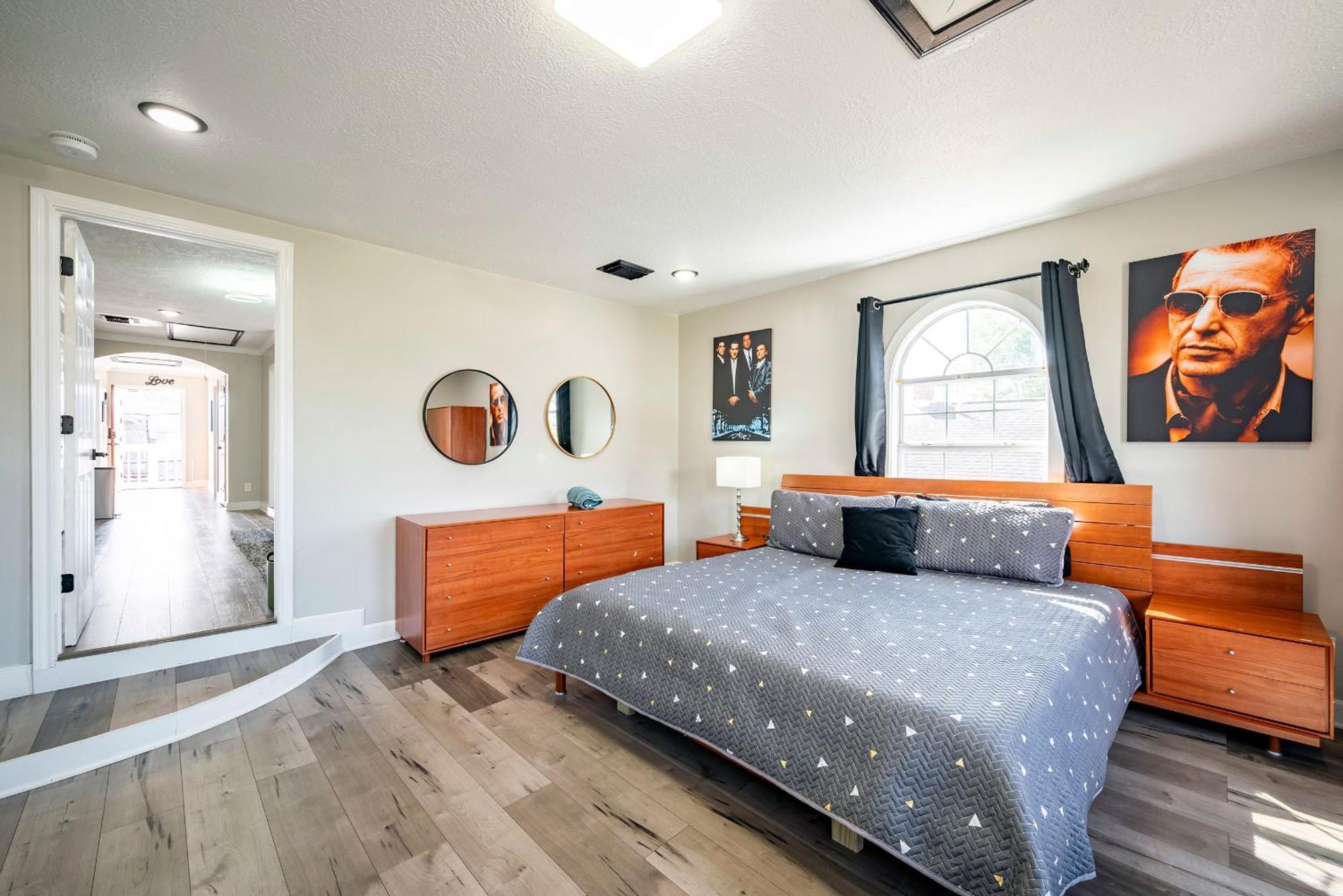 New 7 Bedroom Sleep 22 Ev/pet/free Parking Houston