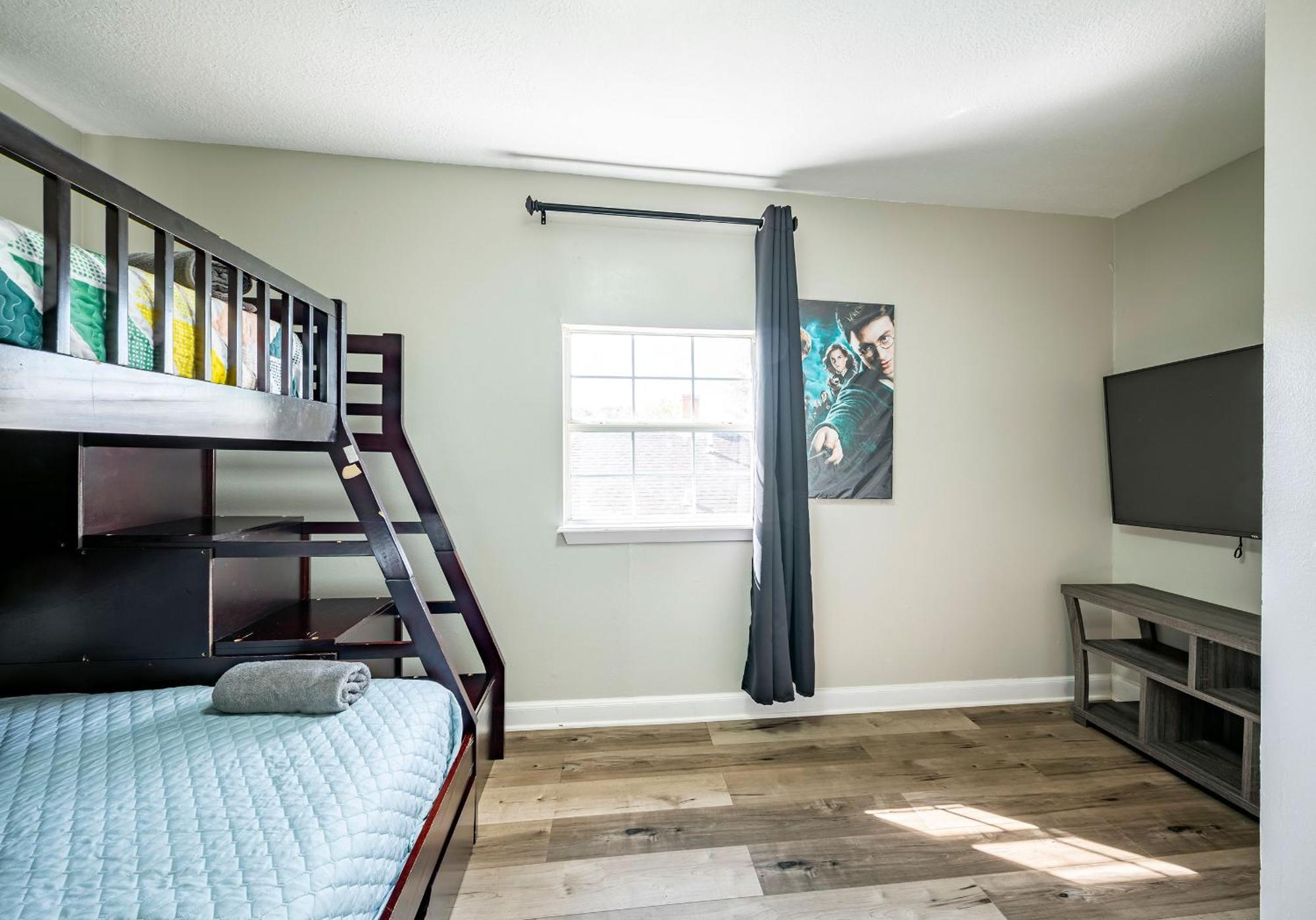 New 7 Bedroom Sleep 22 Ev/pet/free Parking *