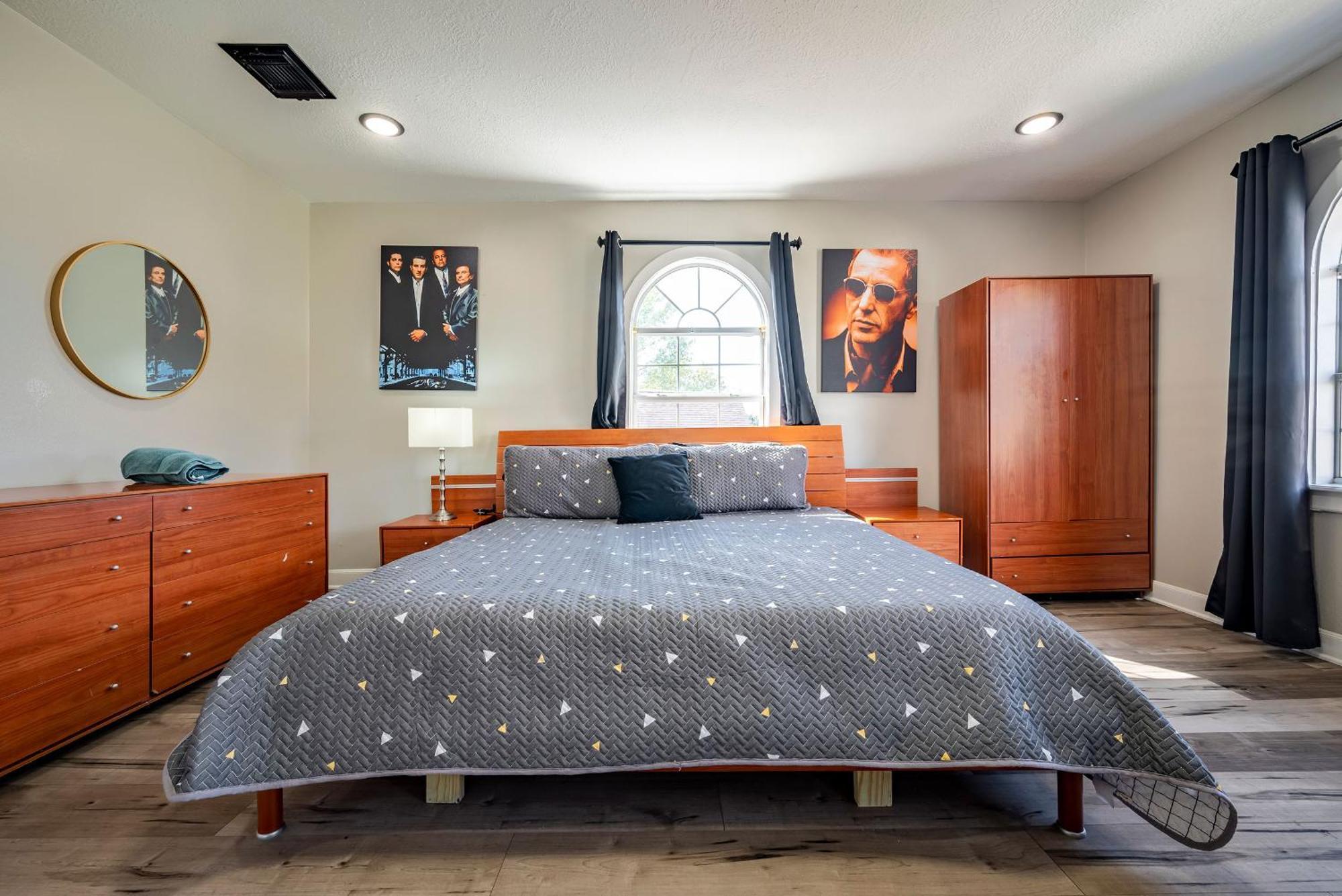 Holiday home New 7 Bedroom Sleep 22 Ev/pet/free Parking Houston