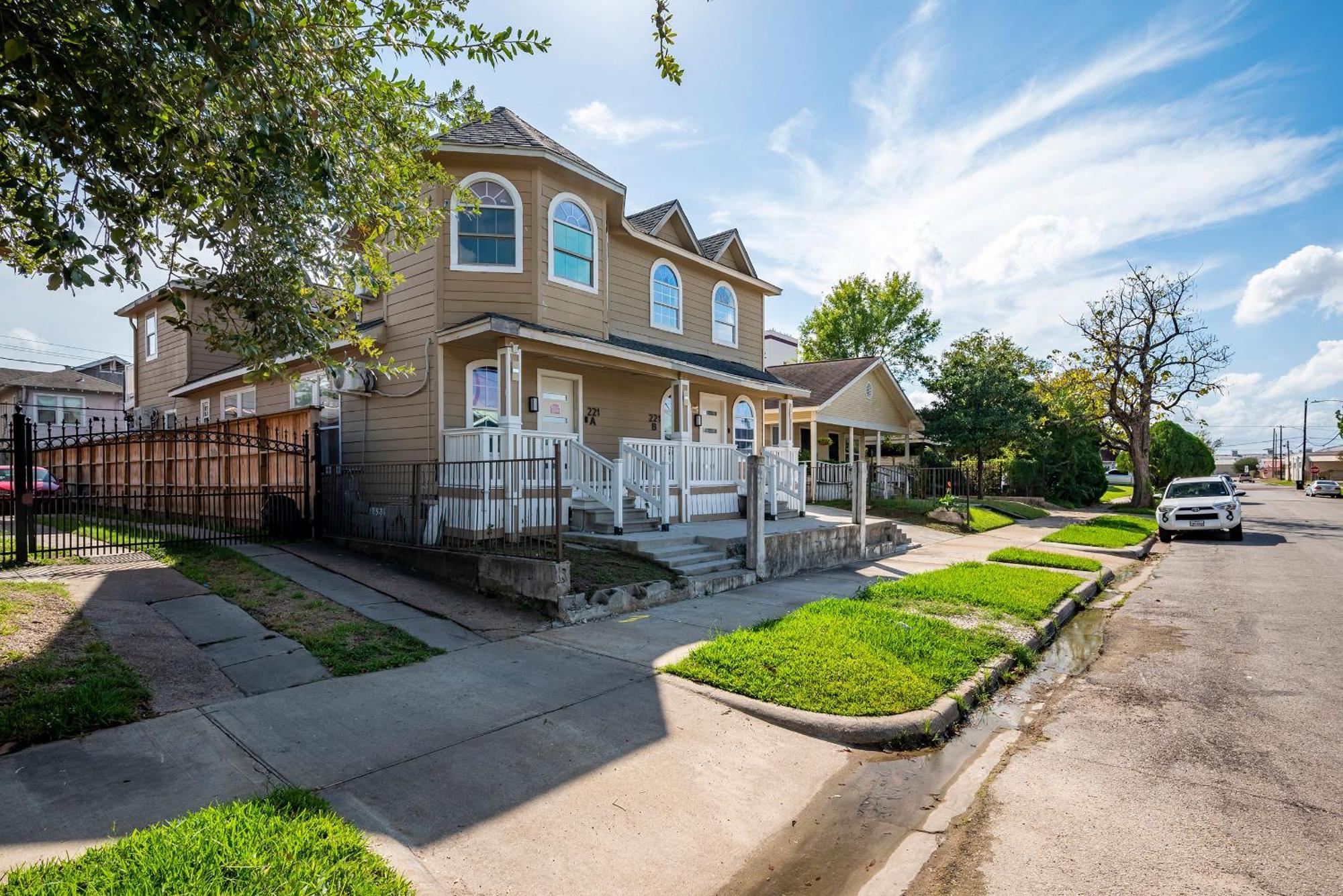 New 7 Bedroom Sleep 22 Ev/pet/free Parking * Houston