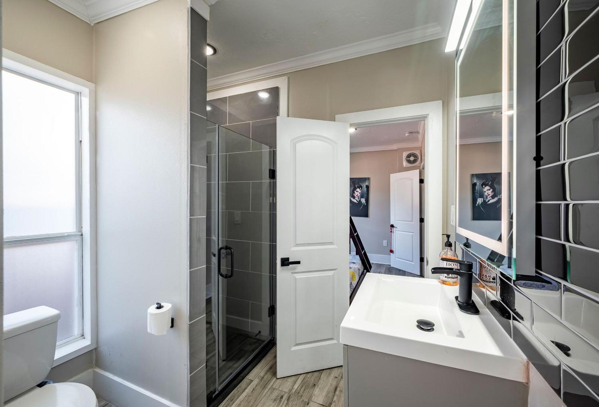 Holiday home New 7 Bedroom Sleep 22 Ev/pet/free Parking Houston