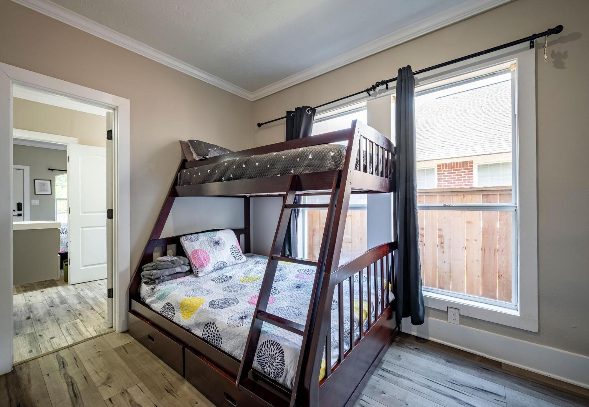 Holiday home New 7 Bedroom Sleep 22 Ev/pet/free Parking *