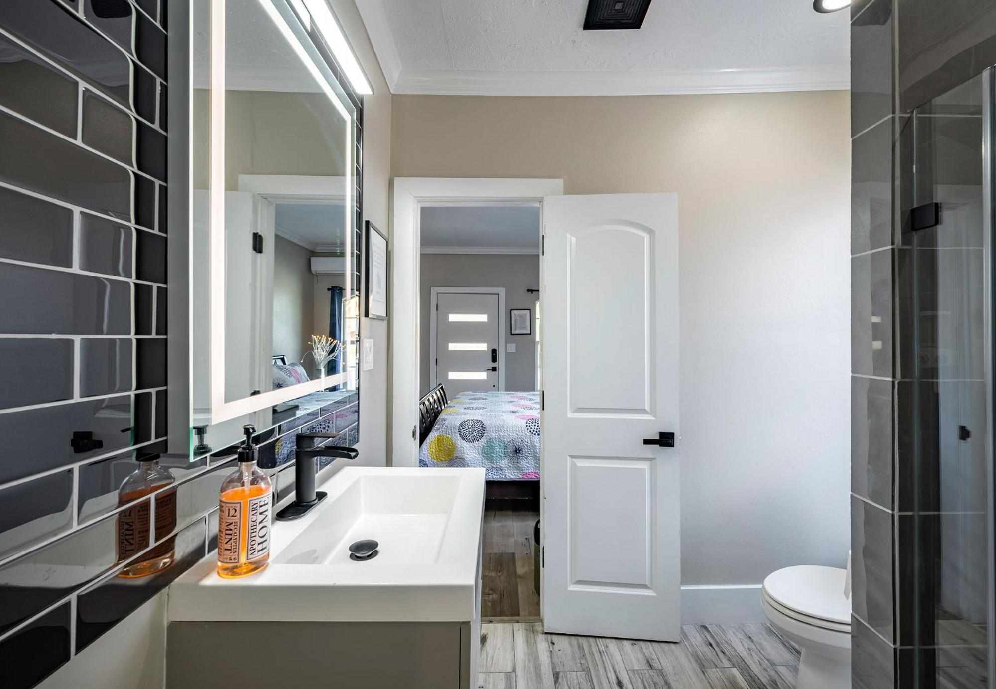 New 7 Bedroom Sleep 22 Ev/pet/free Parking