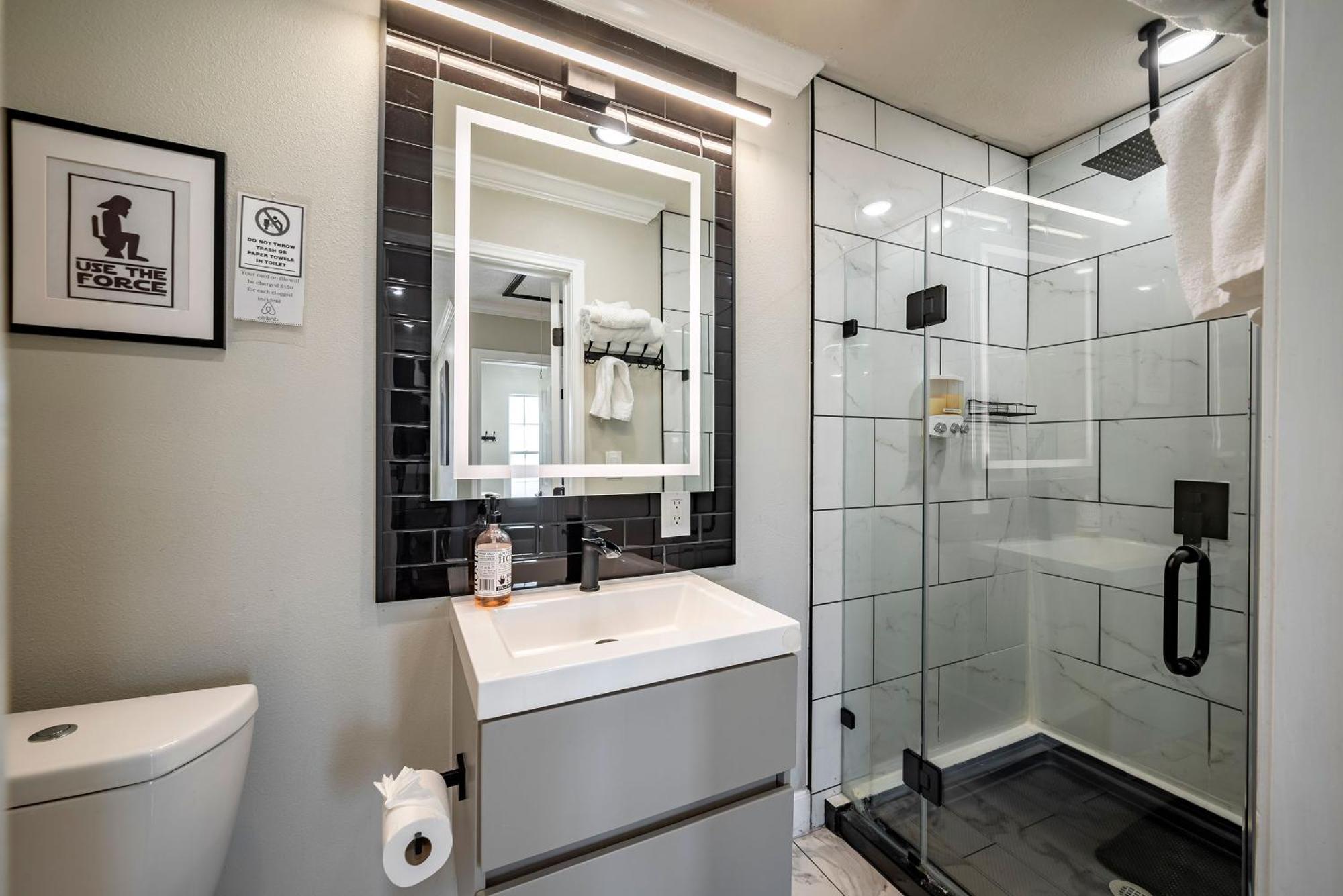 Holiday home 5br Sleeps 16 Downtown/pet Friendly/ev Charger *
