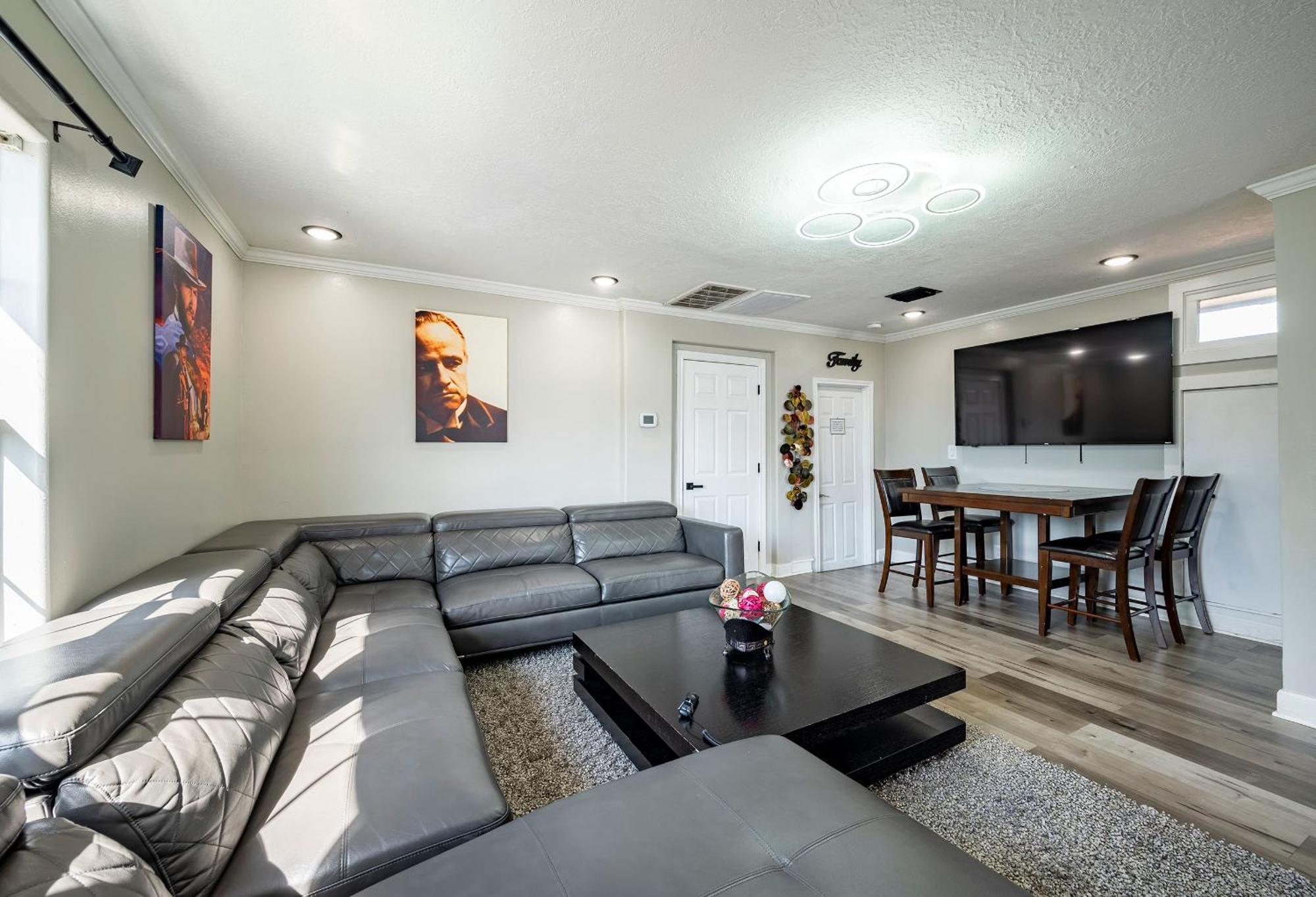 5br Sleeps 16 Downtown/pet Friendly/ev Charger