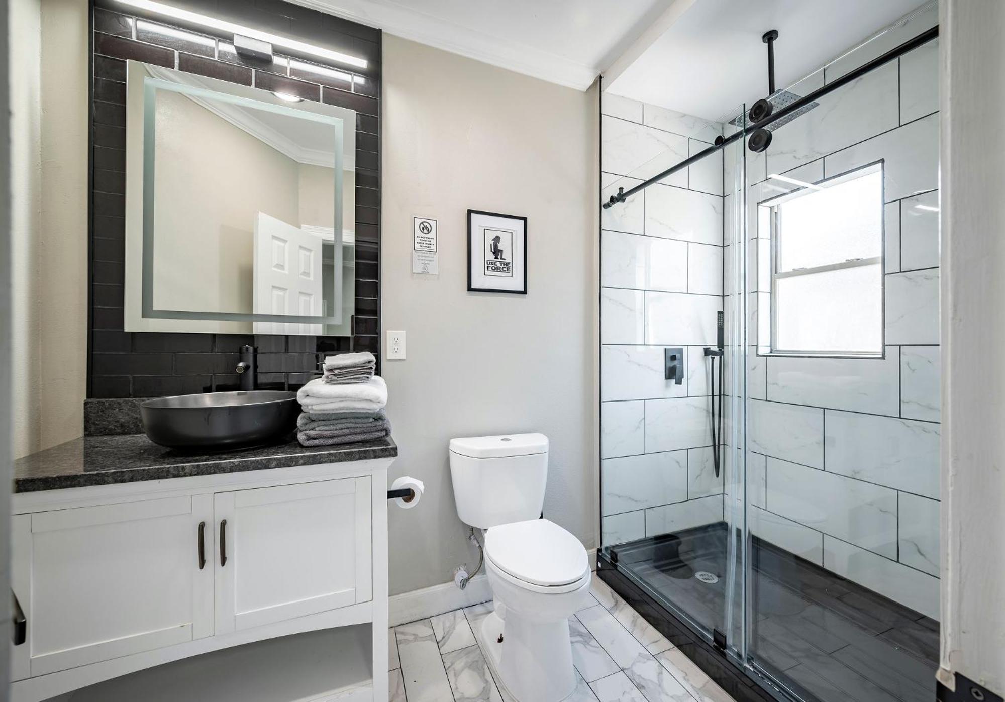 Holiday home 5br Sleeps 16 Downtown/pet Friendly/ev Charger